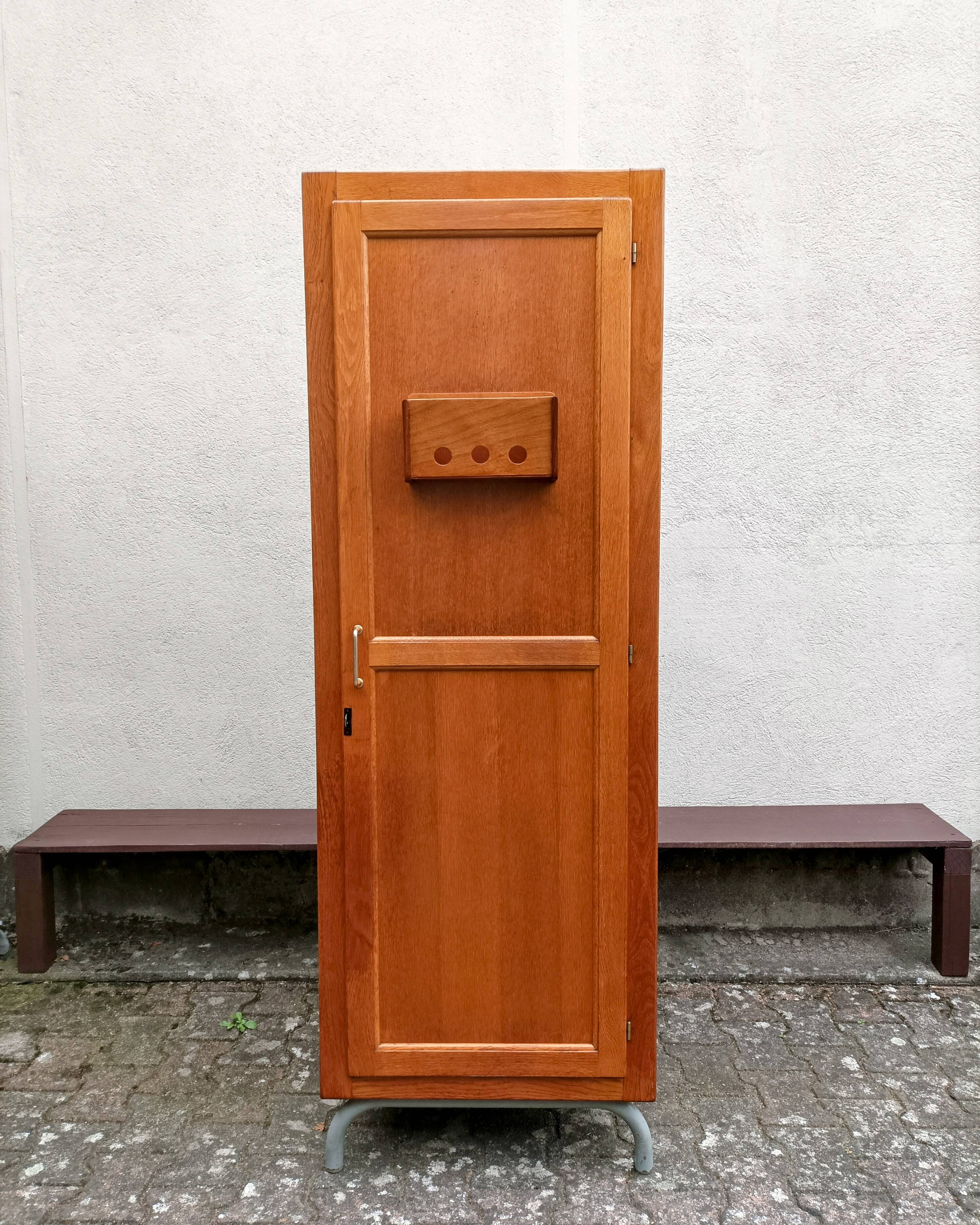 Ancien vestiaire d'internat chêne doré