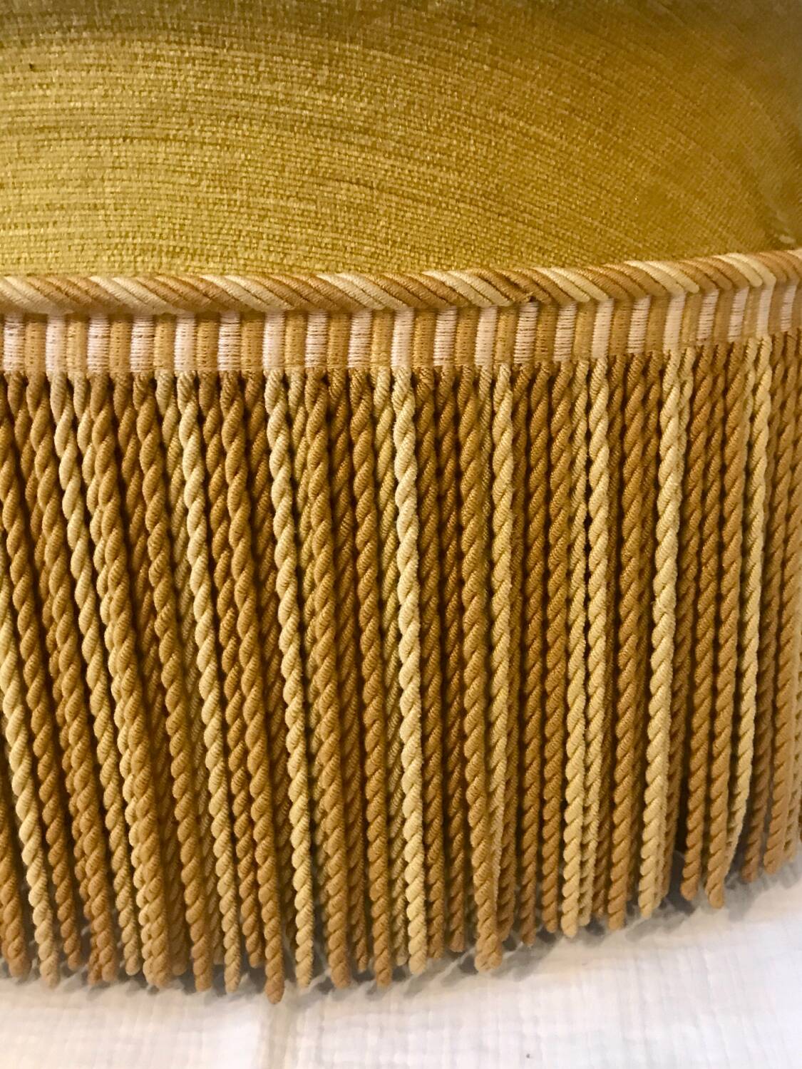 Toad armchair in gold velvet