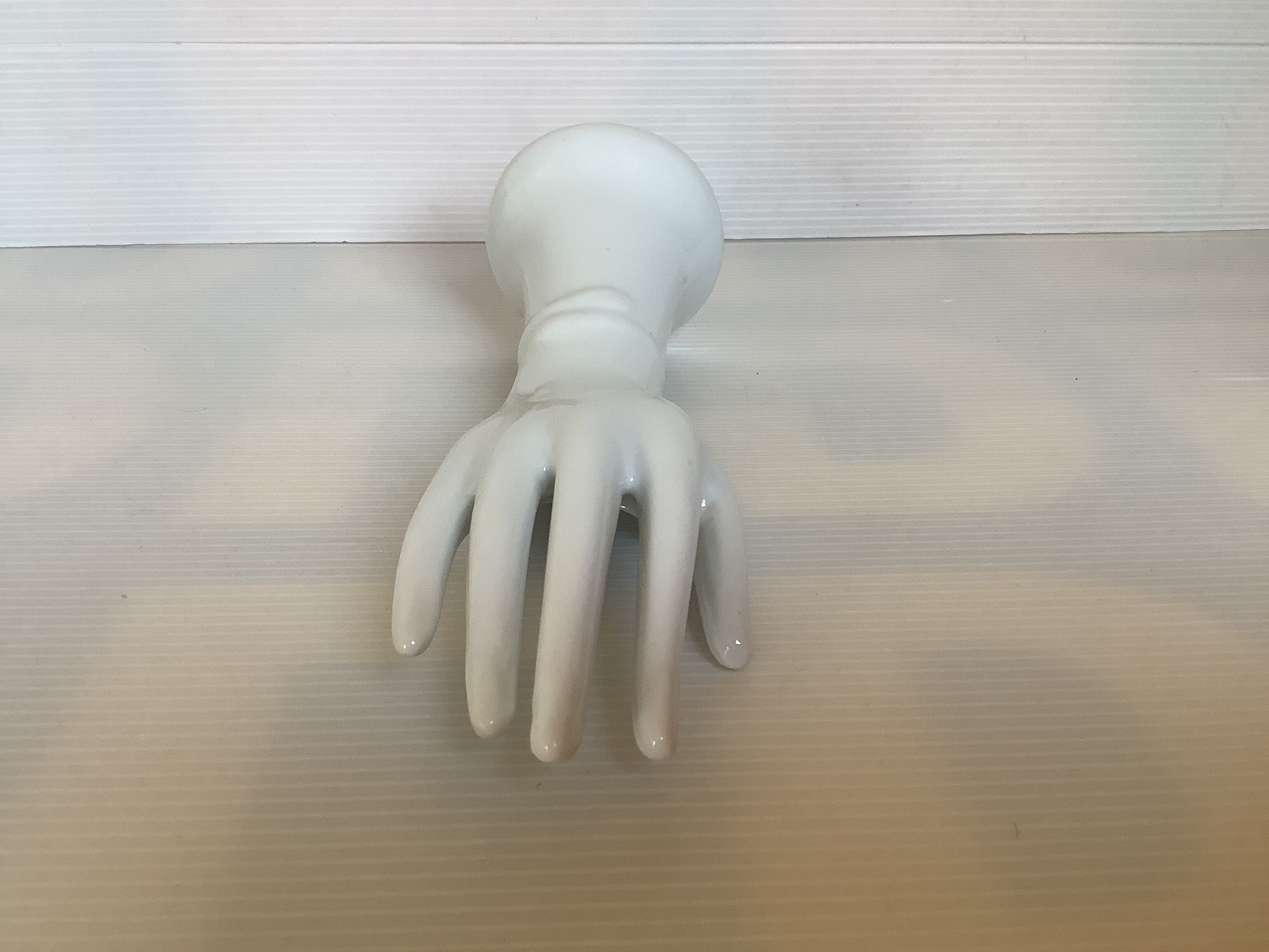 White hand vertical or horizontal soliflore ring