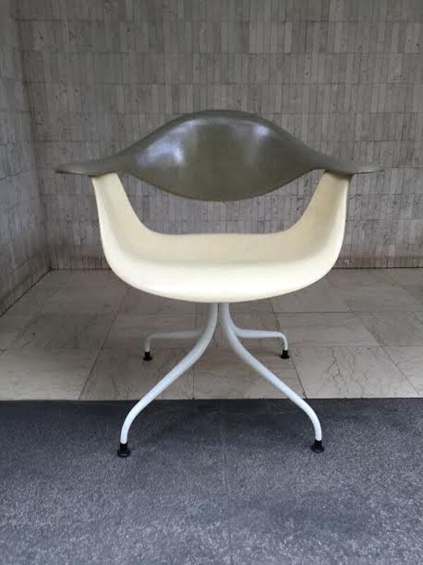 Swag Leg chair (1958), design George Nelson, édition Herman Miller