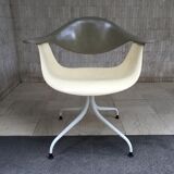 Swag Leg chair (1958), design George Nelson, Herman Miller edition