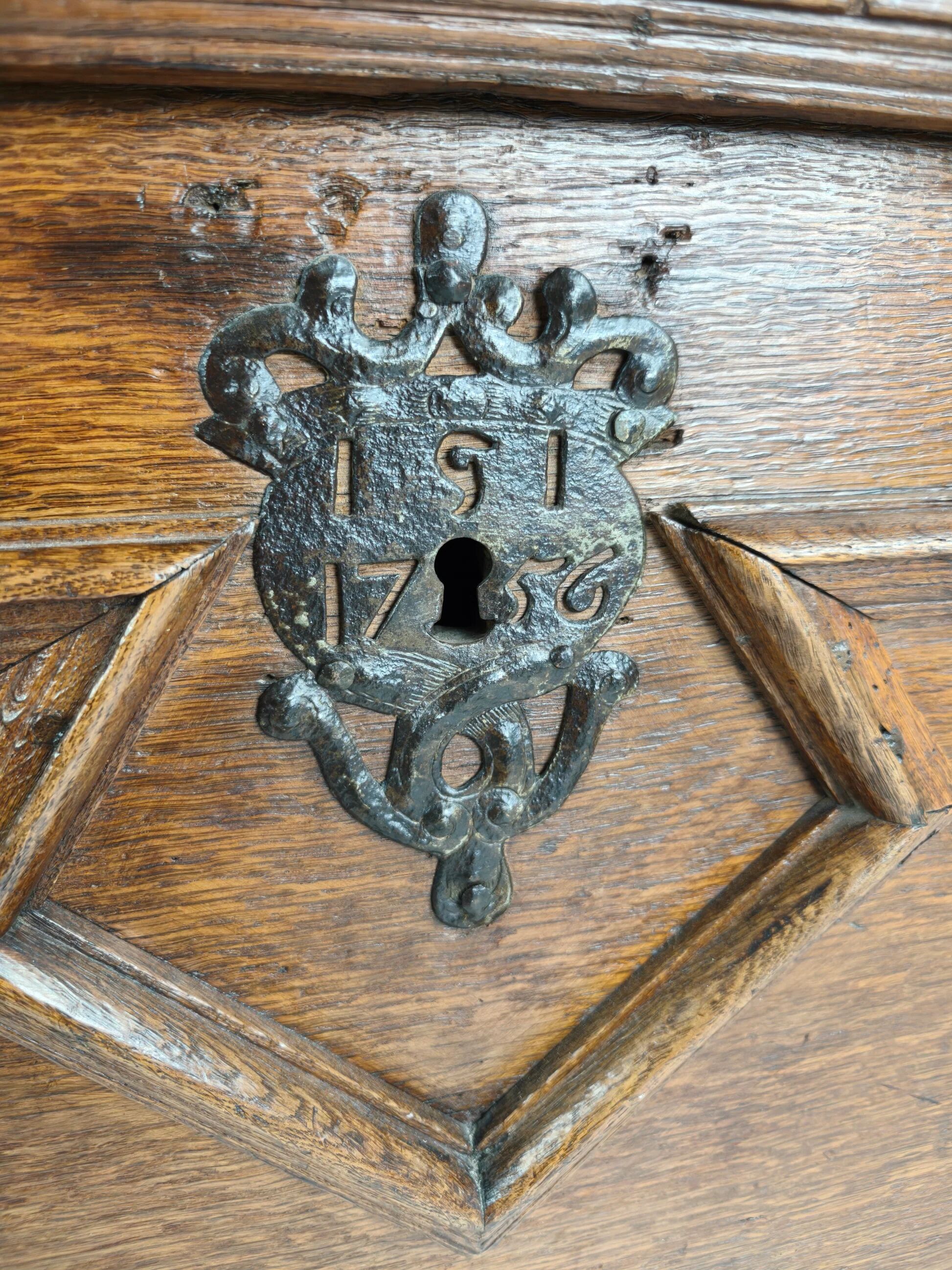 Elegant 18th century oak chest – dated 1756