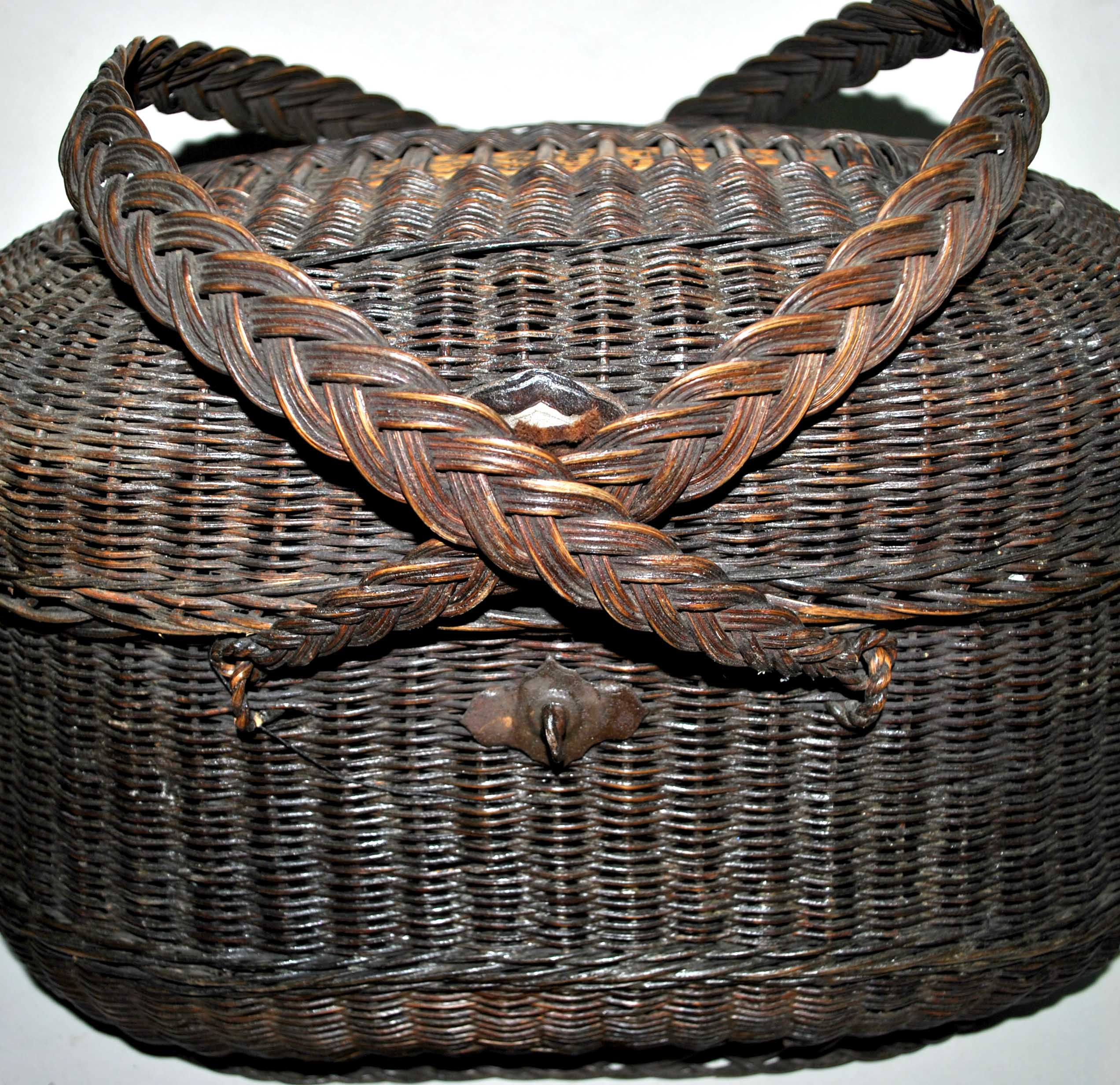 Panier couvert en osier noir 1900 - panier bressan de marché