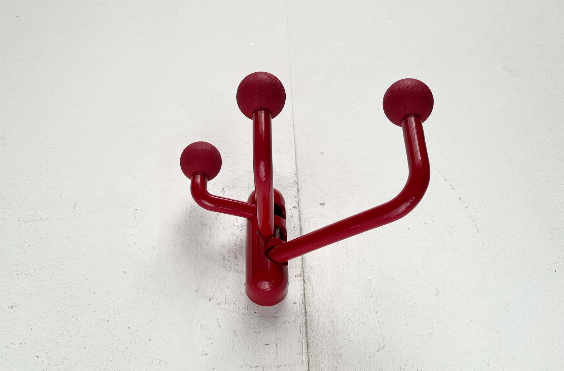 Postmodern Italian folding coat rack by Patrizia Angeloni for Confalonieri, 1980s.