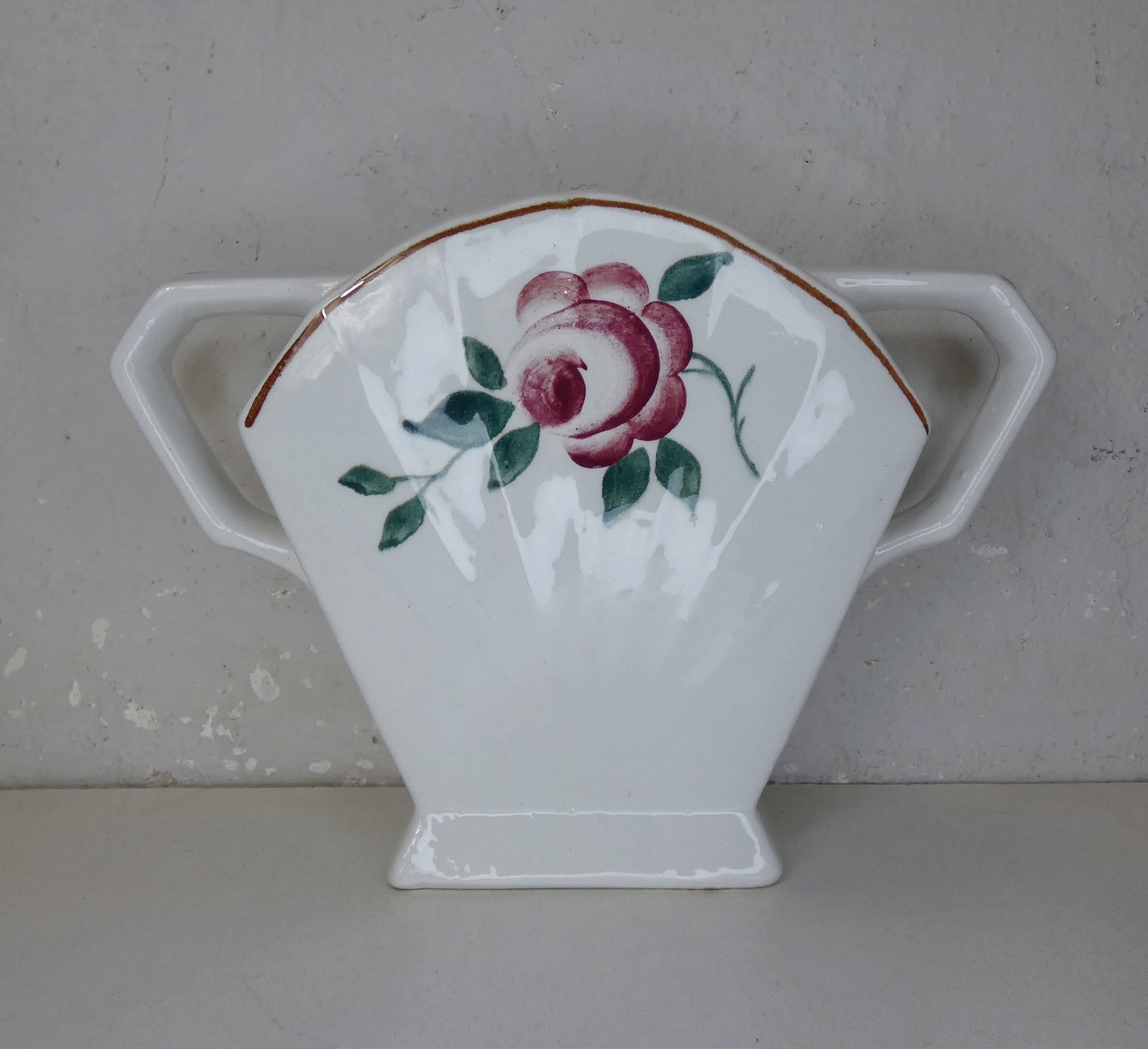Ancien pot en faience de Saint Amand