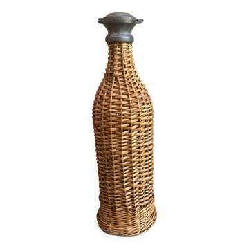 Bouteille en osier tressé