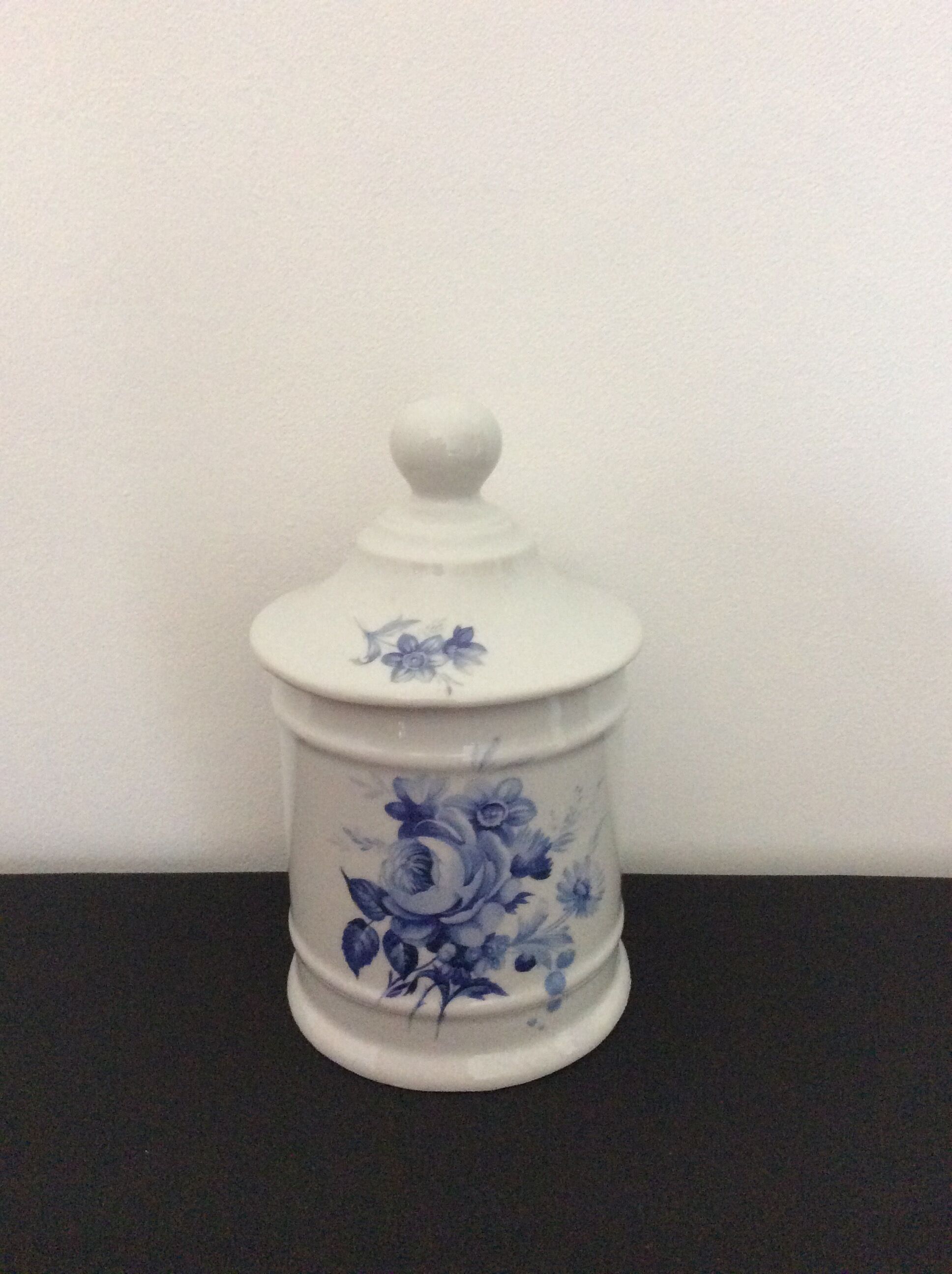 Pot with porcelain lid of the Lys Royal Limoges
