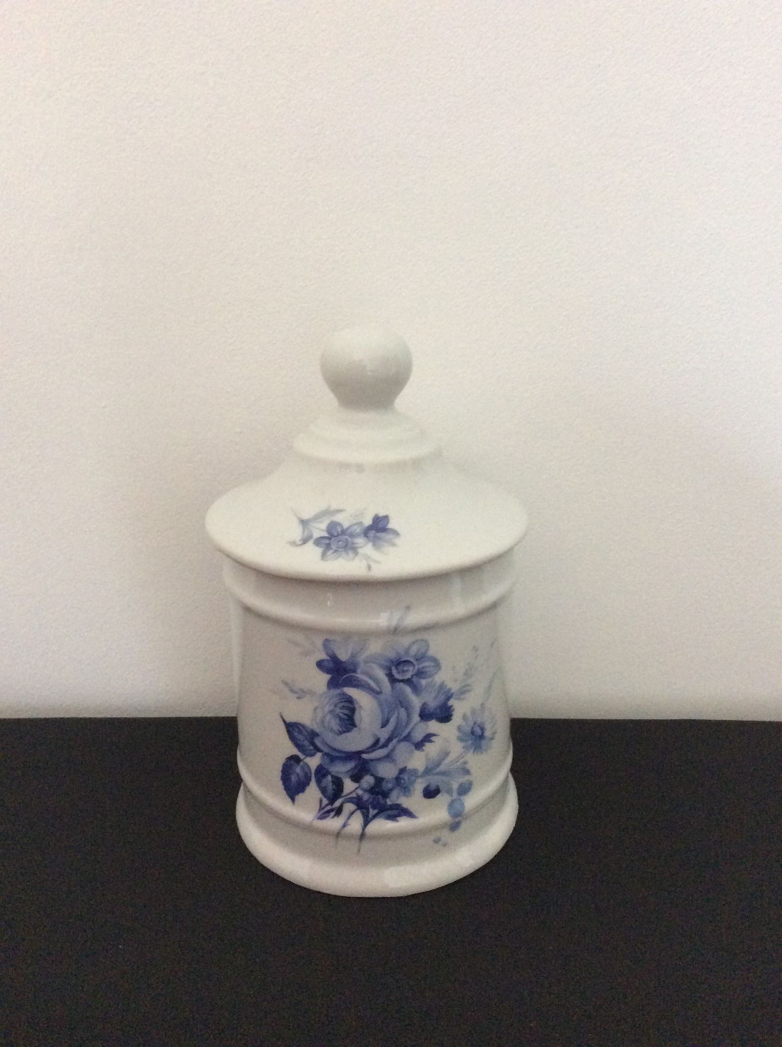 Pot avec couvercle porcelaine du Lys Royal Limoges
