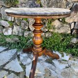 Small tripod pedestal table in walnut from the 19th century