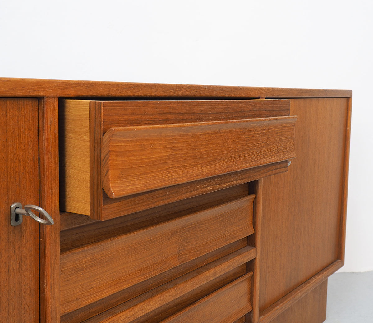 Enfilade vintage en teck allemand avec tiroirs, années 1960