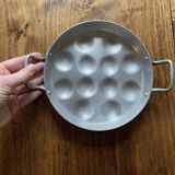 Set of 2 metal snail dishes