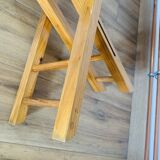 Round folding stool