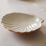 Set of 2 scallop shell bowls in beige and light brown porcelain