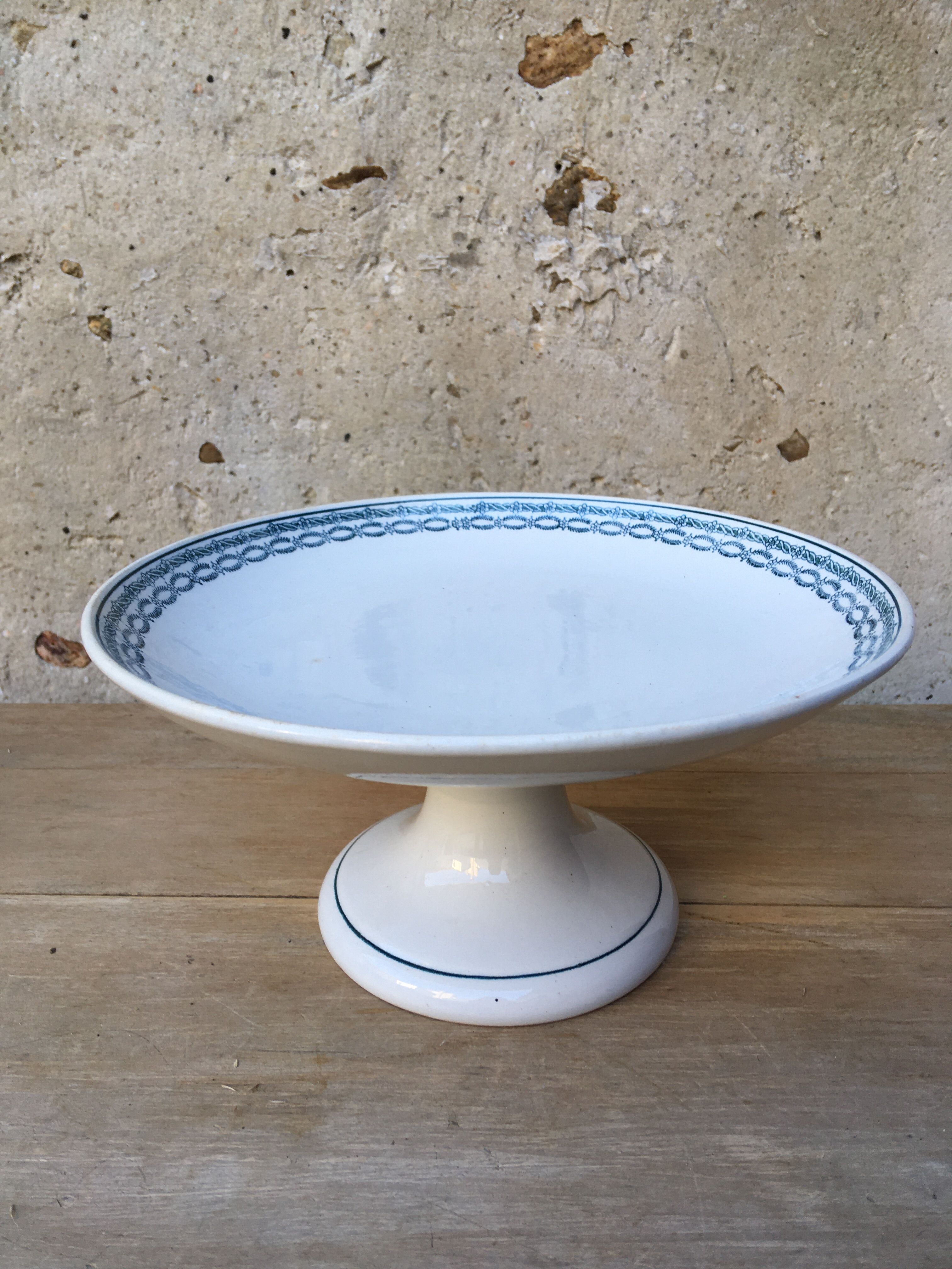 Standing iron earth compotier