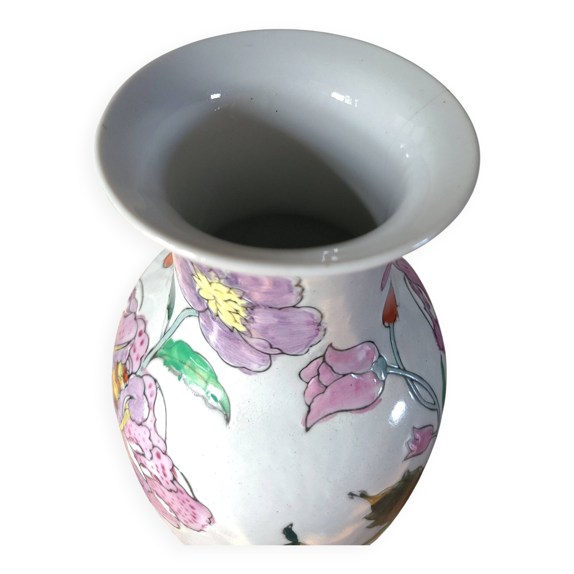 Hand-painted Chinese vase | Floral patterns
