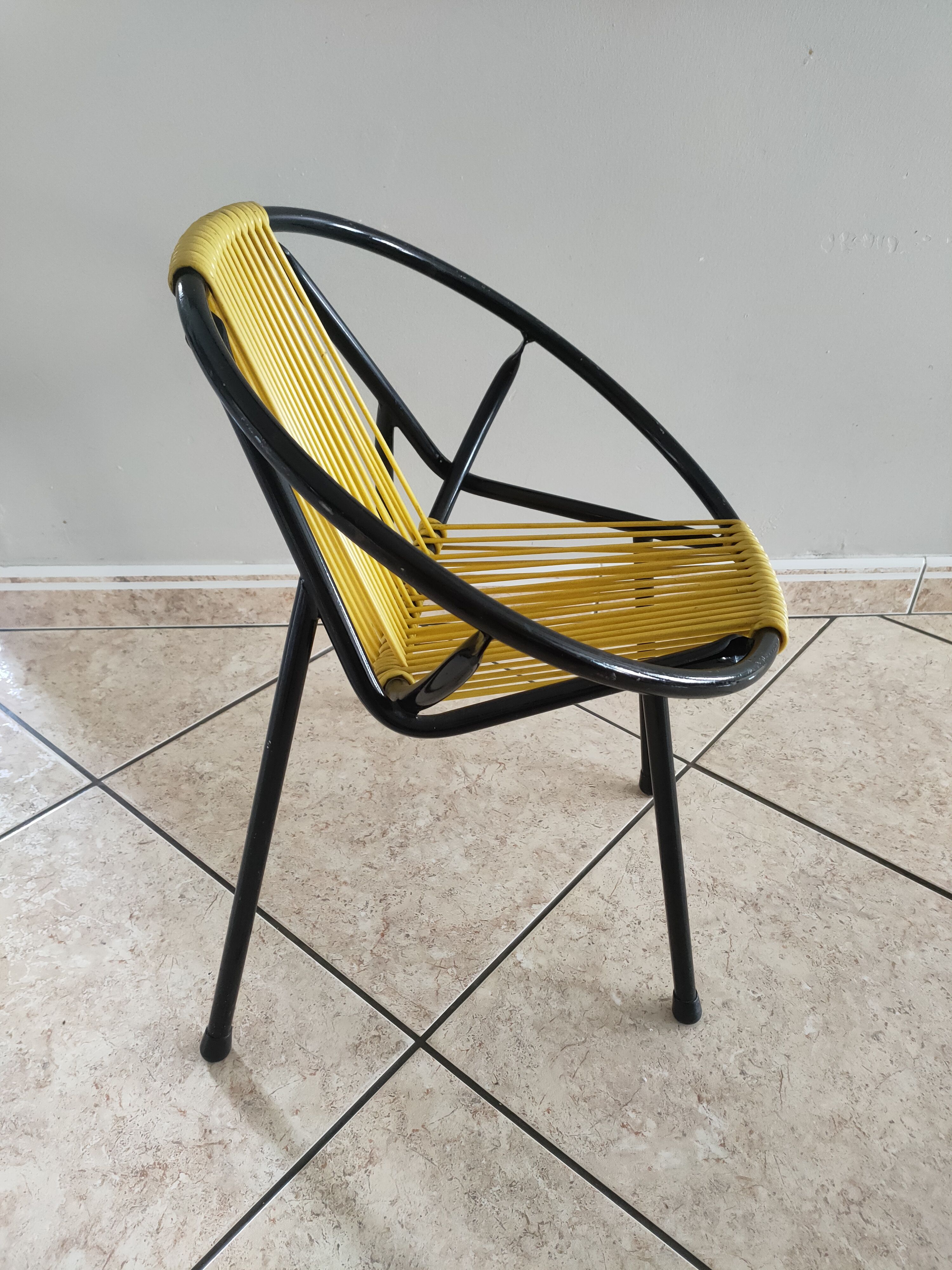 Children's armchair of the 50s in metal and scoubidou