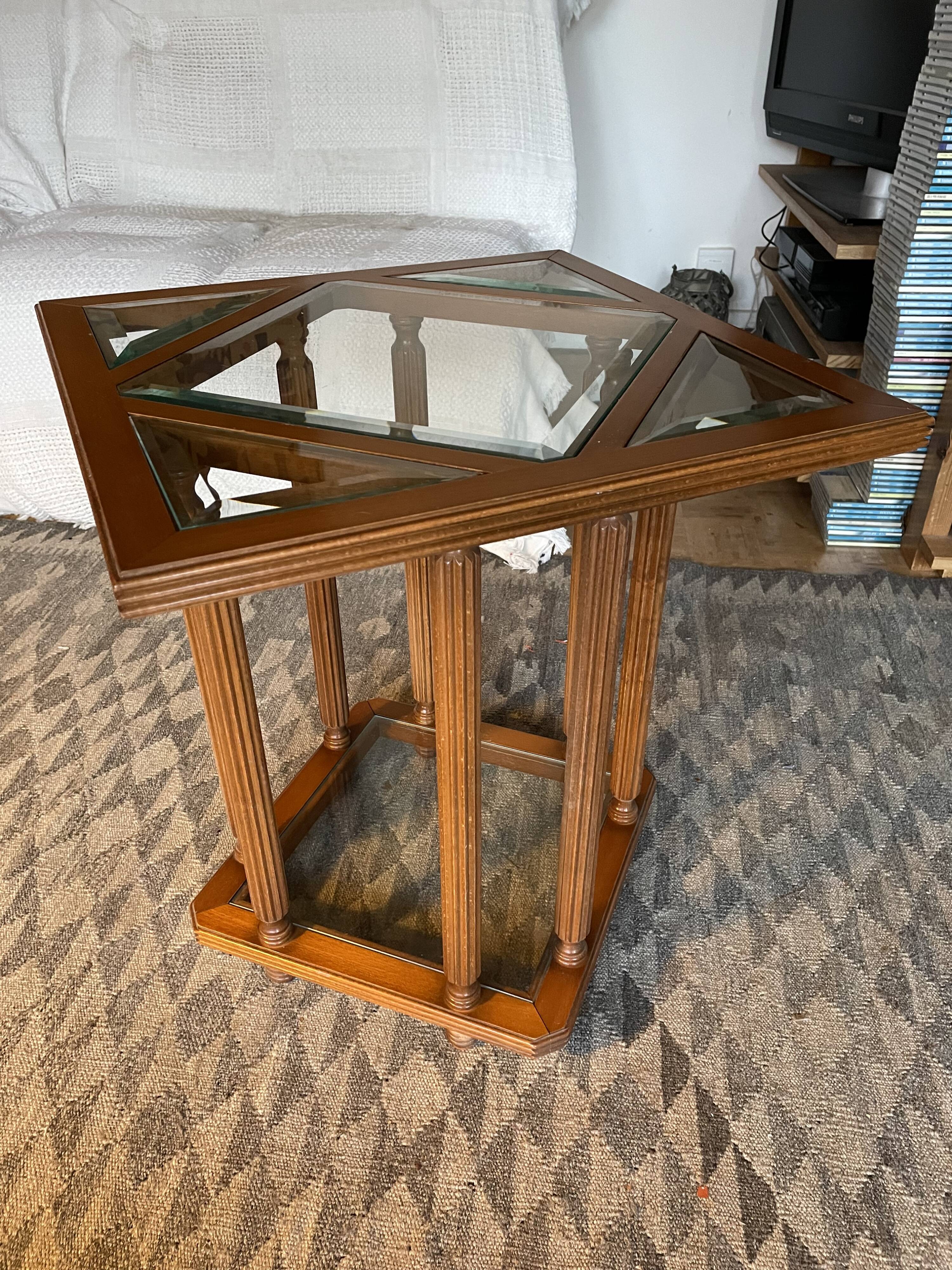 Petite table en verre et bois
