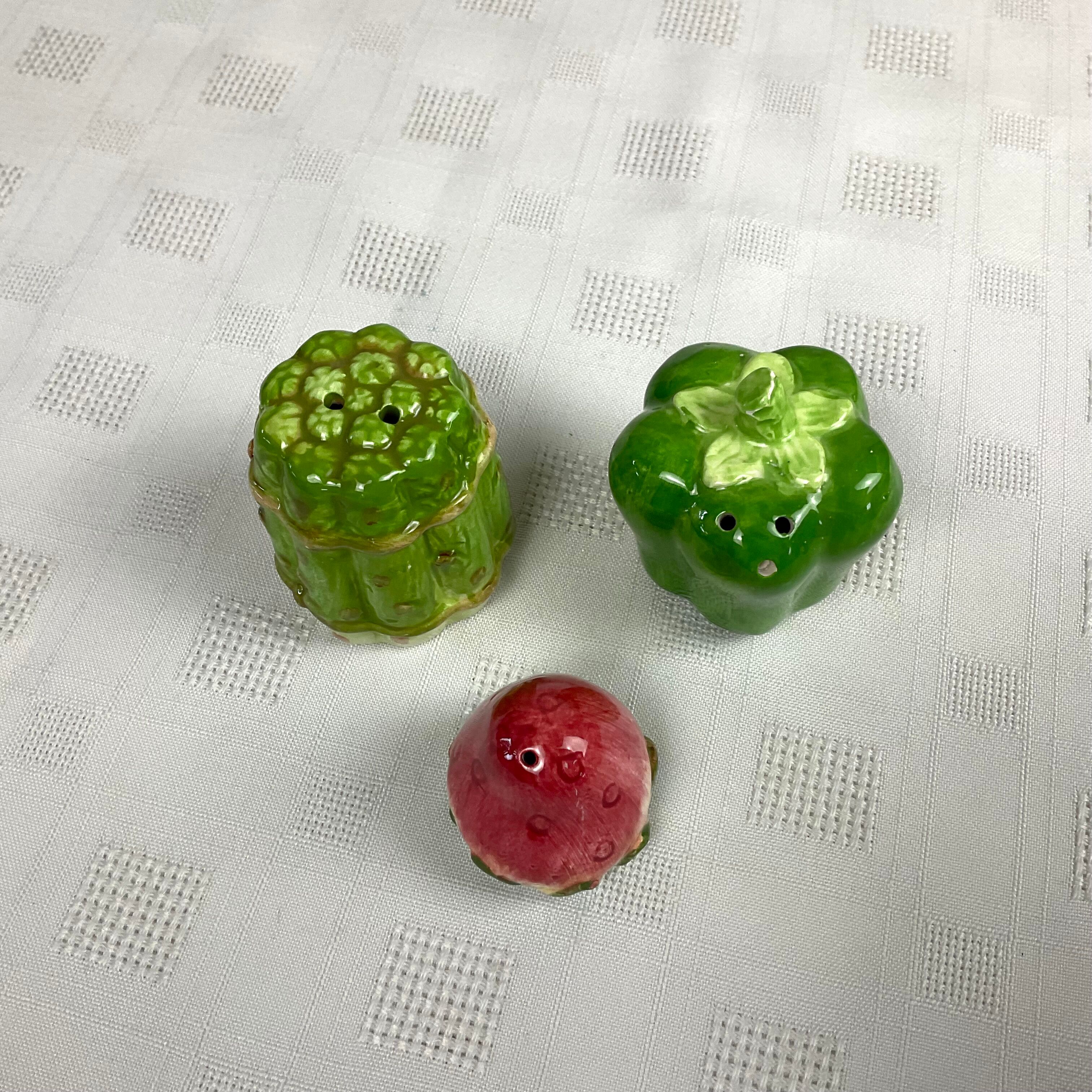 Salt shaker and pepper shaker