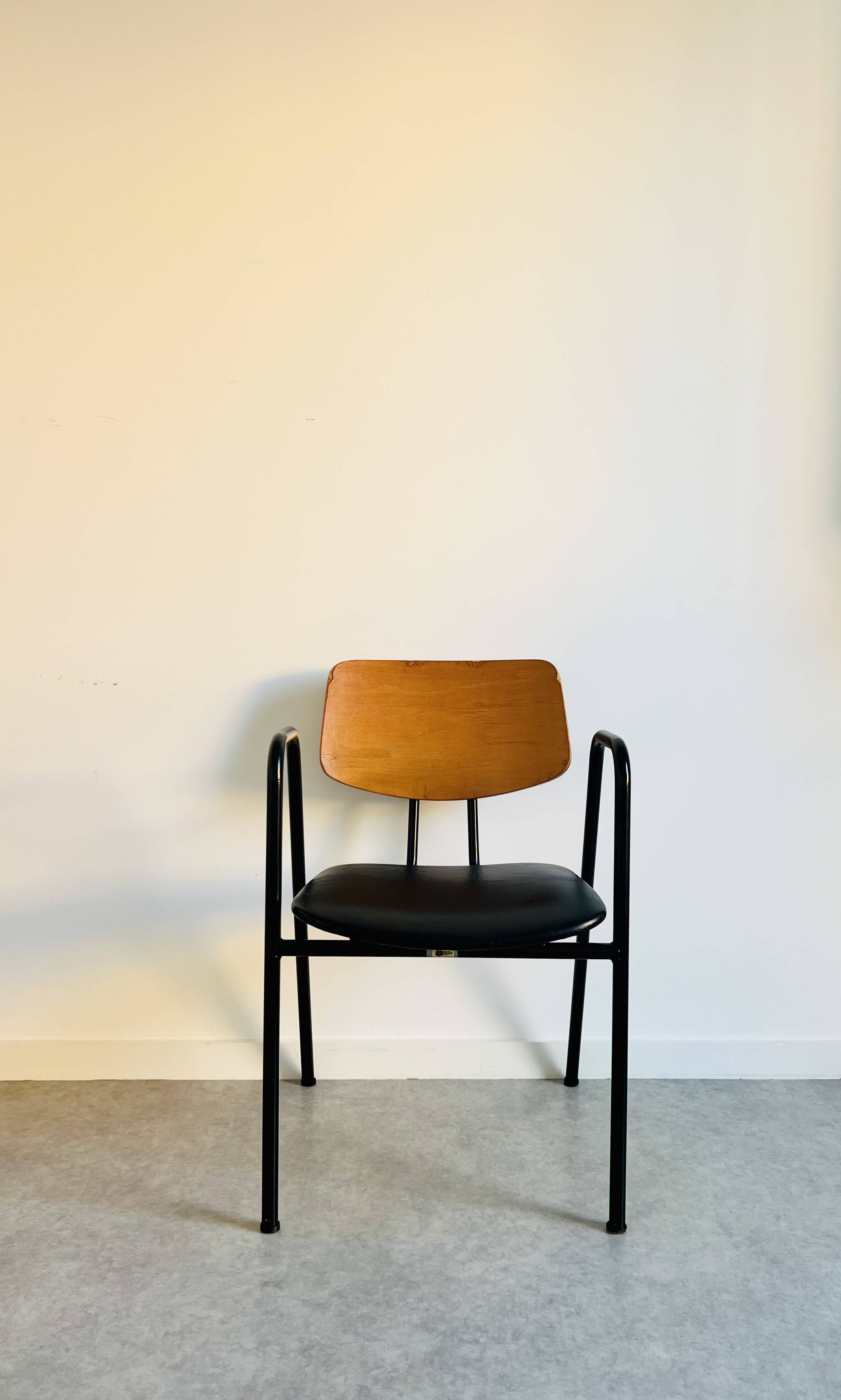 14 vintage Stella chairs