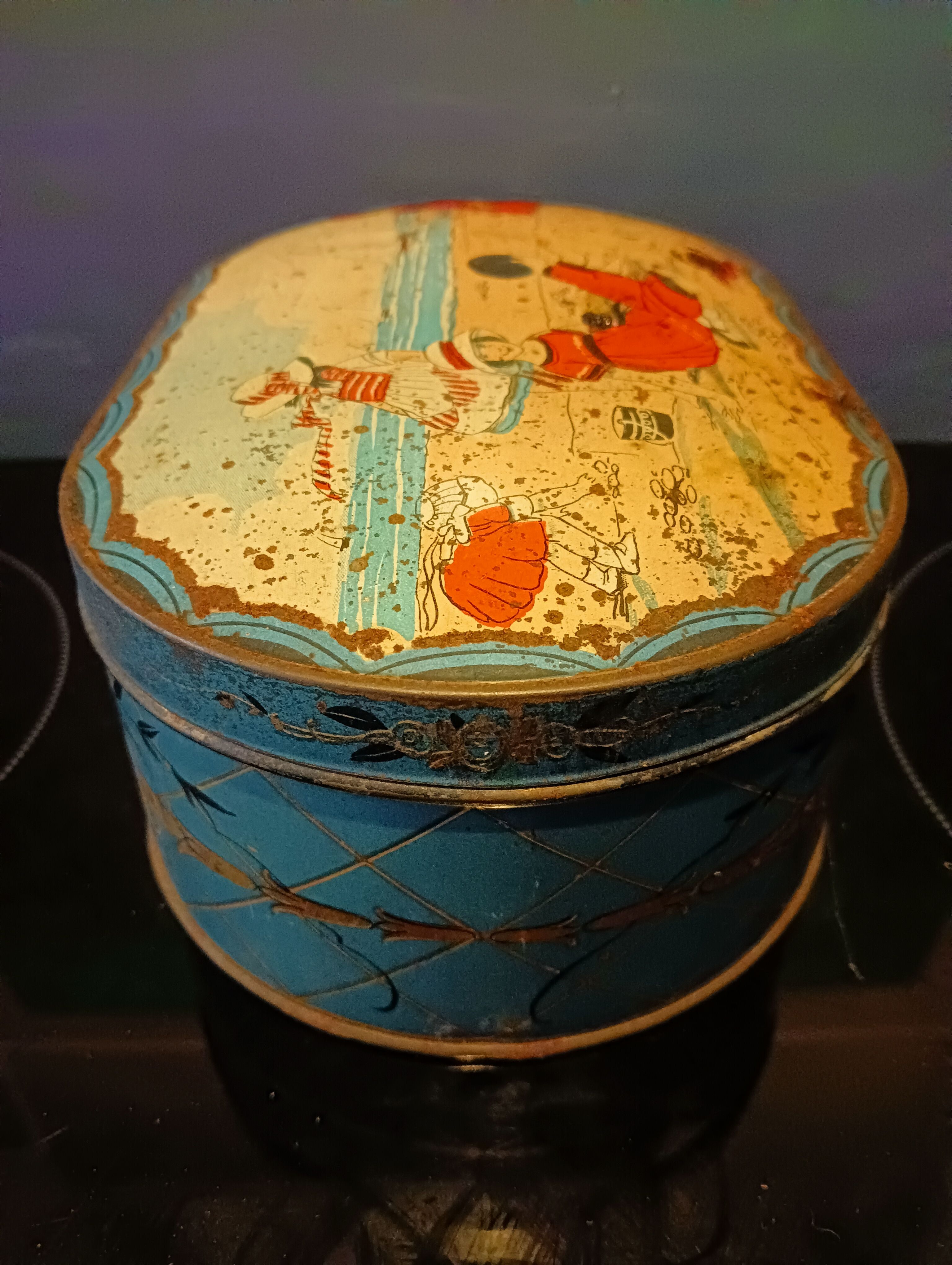 Lithographed sheet metal box " éts au planteur de caiffa " decorations children beach sea boats