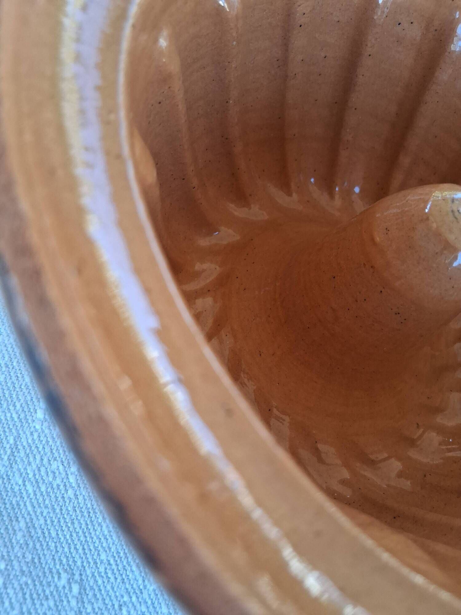 Very nice Alsatian ceramic kouglof dish in very good condition.