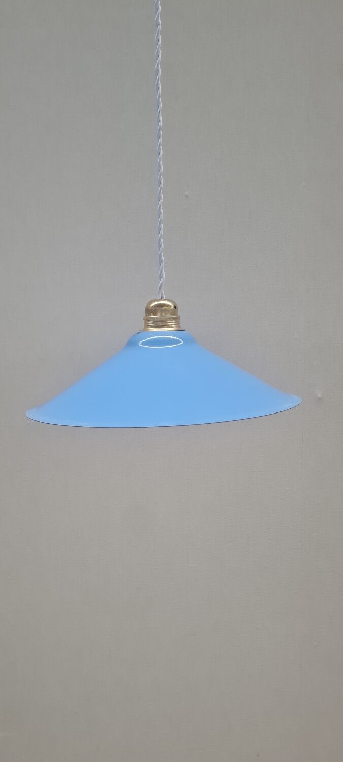Enamelled sheet metal pendant light