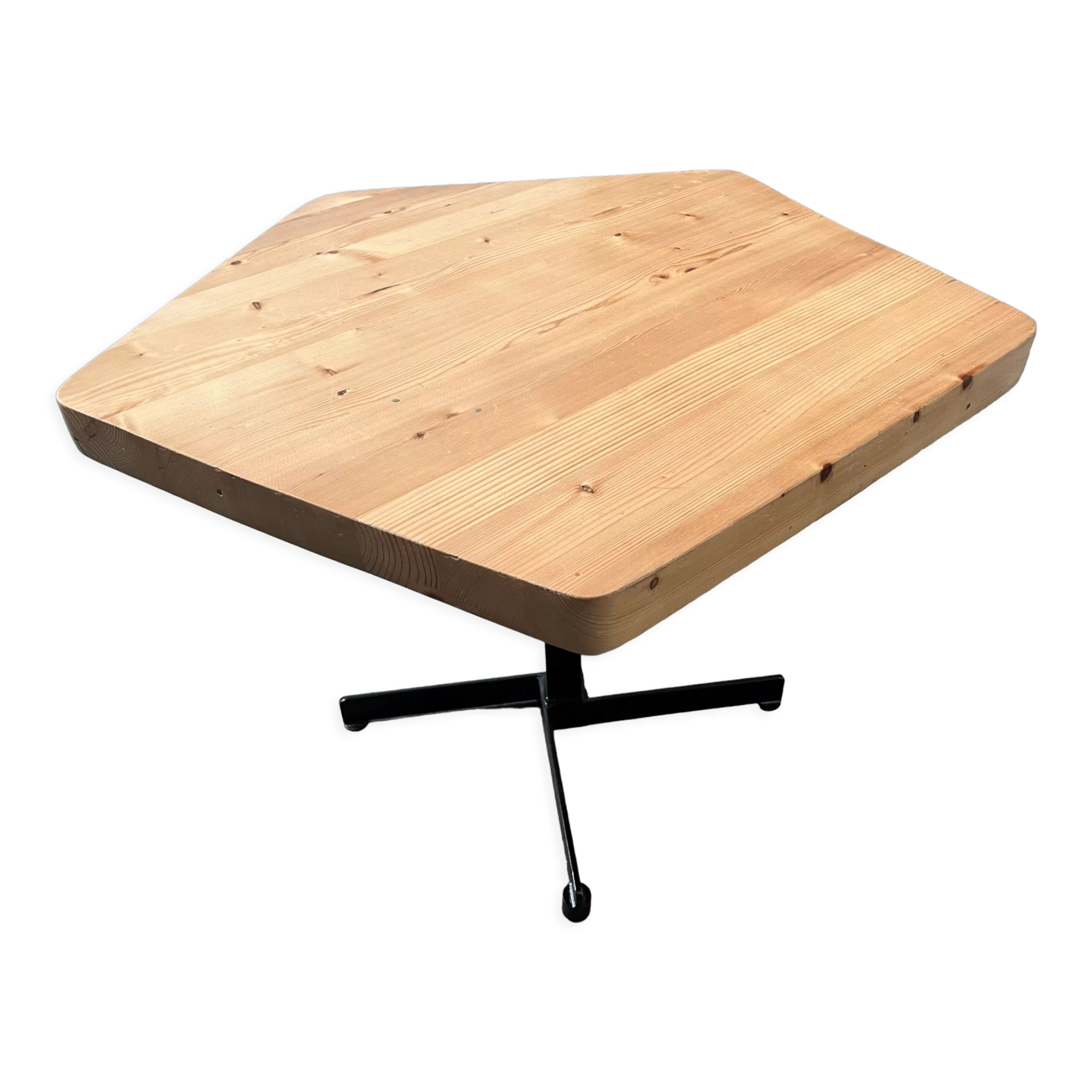 Design Pentagon table Charlotte Perriand for arches