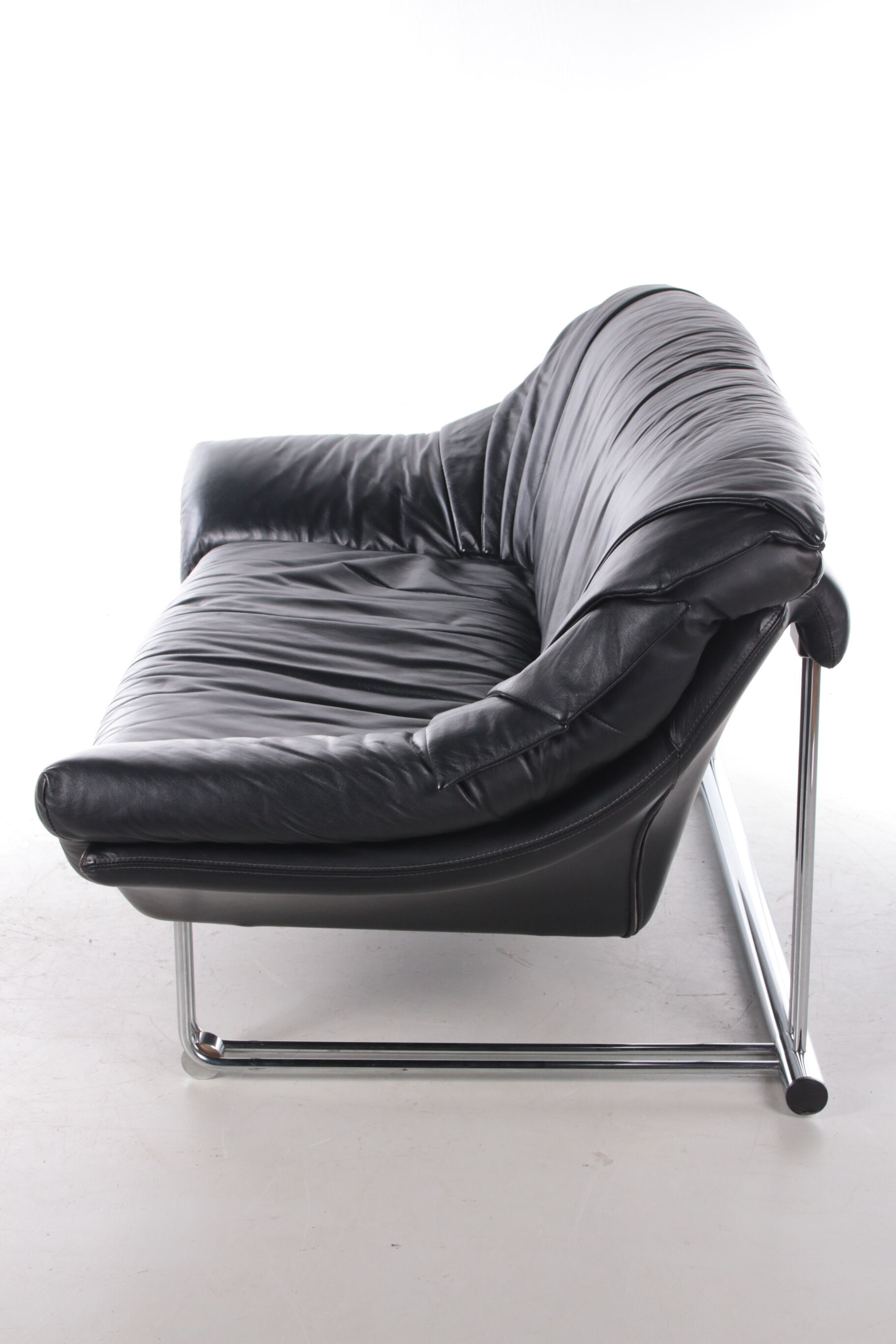 Italian Black leather Postmodern 2 seater sofa, 1970s