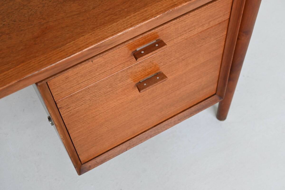 Arne Vodder writing desk model 207 in teak Sibast Denmark 1960