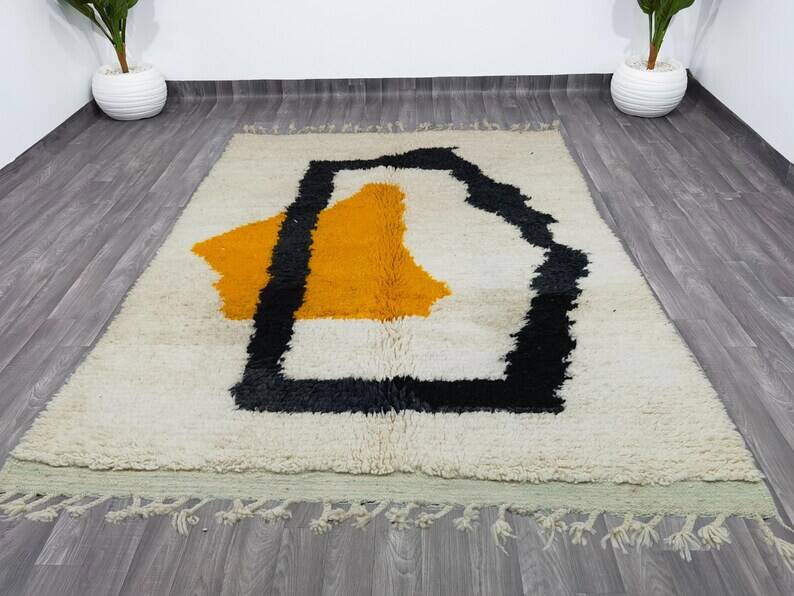 Magnificent handmade rug 270cm x 170cm
