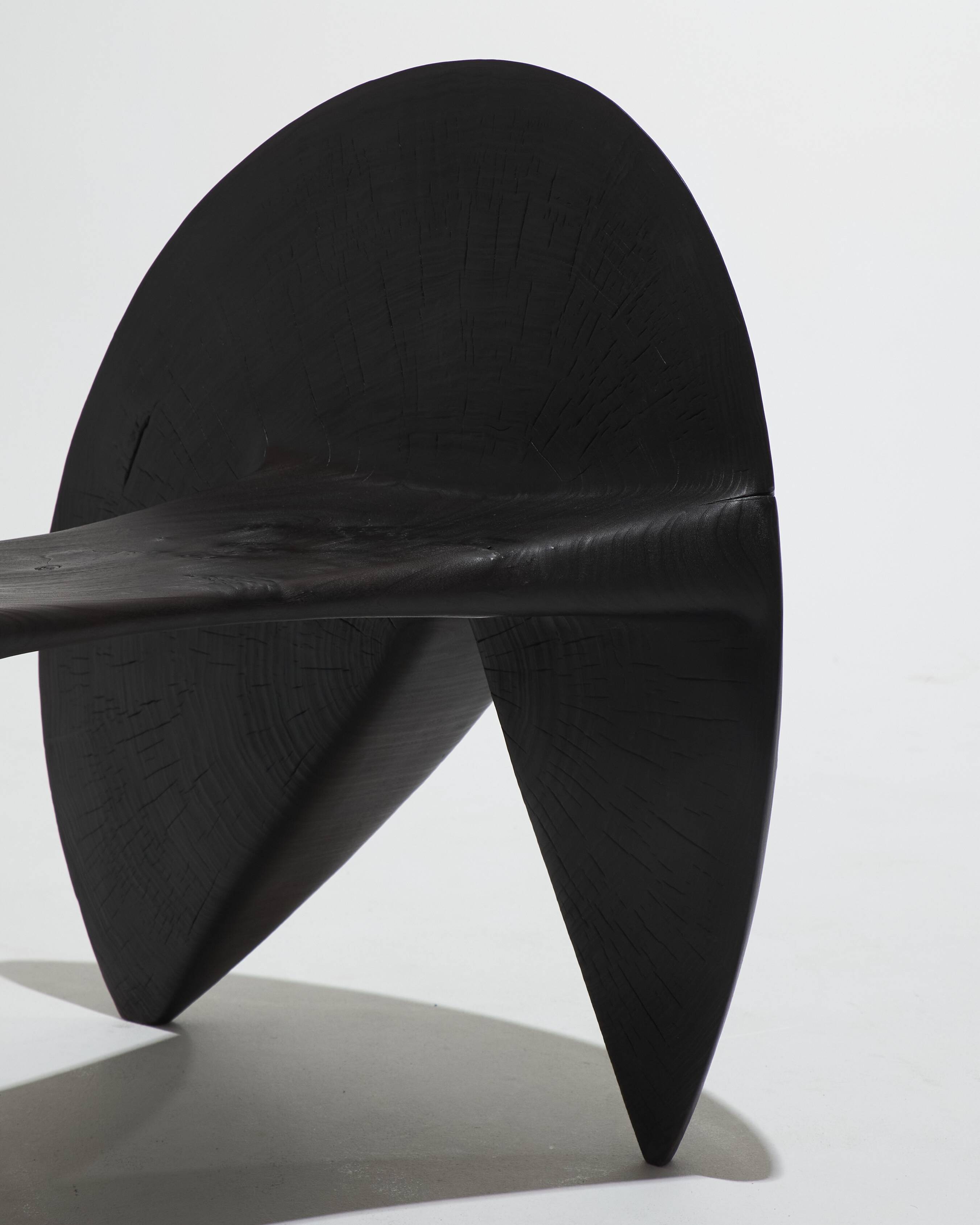 Assise Aigeon en bois noir