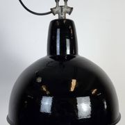 Lampe d'usine industrielle en émail noir avec dessus en fonte, années 1950
