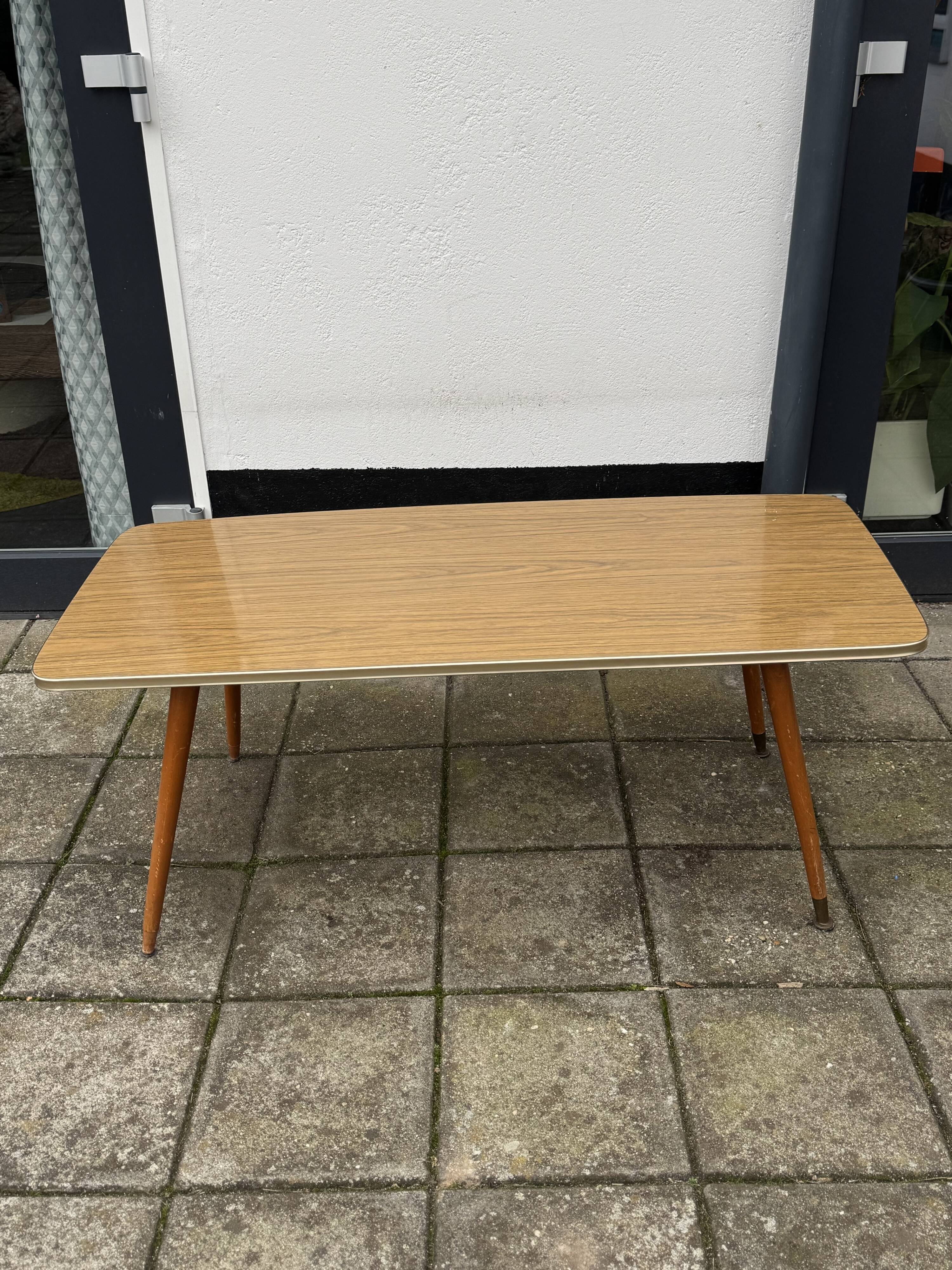 Table basse en stratifié style milieu du siècle