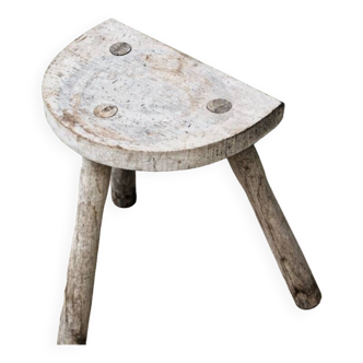 Tripod cowherd stool