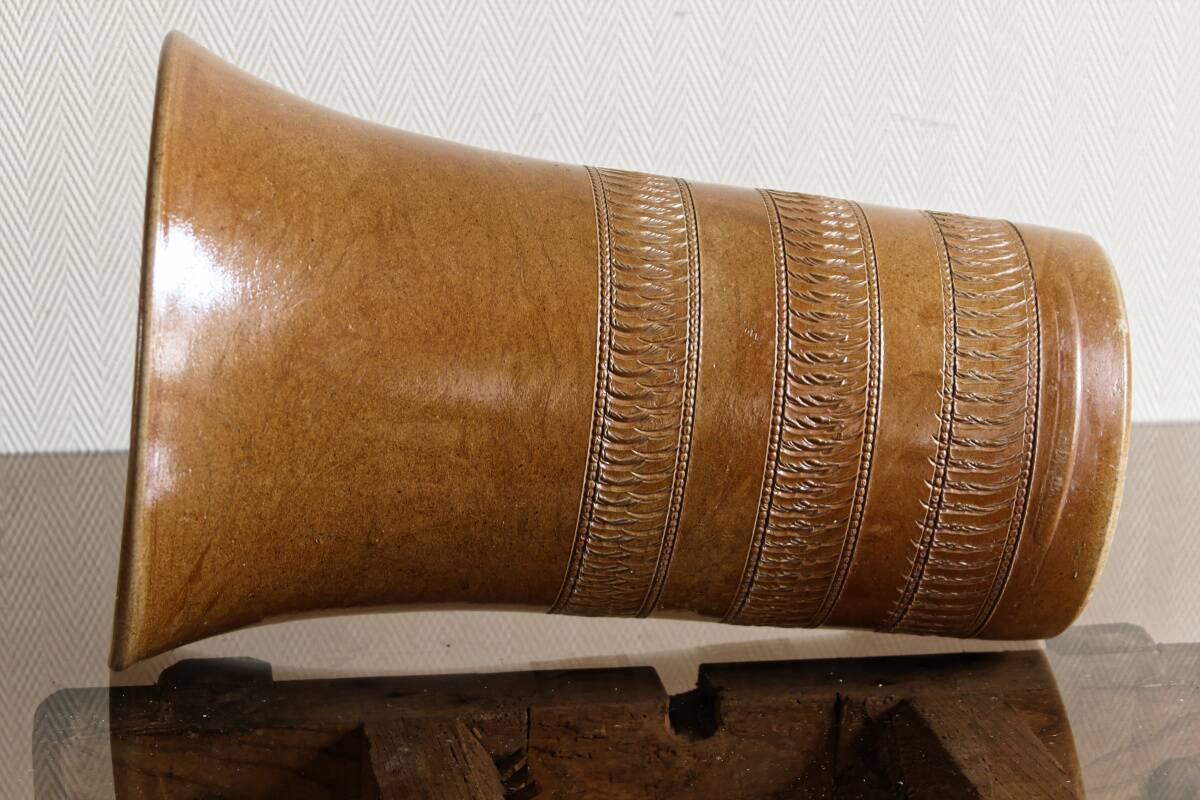 Large sandstone vase of Beauvaisis