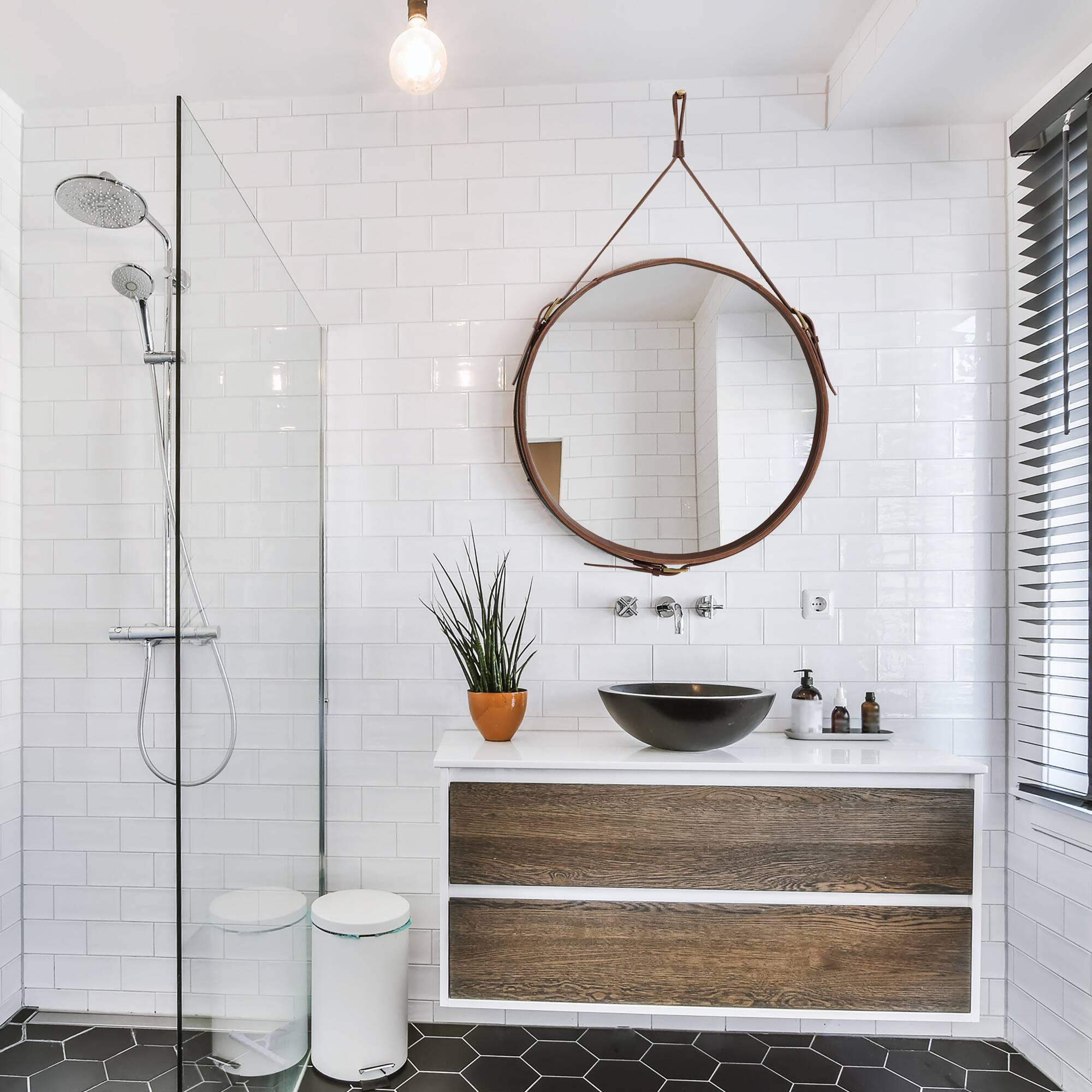 Handmade J. Adnet style mirror in brown vegetable-tanned leather, ø 58 cm