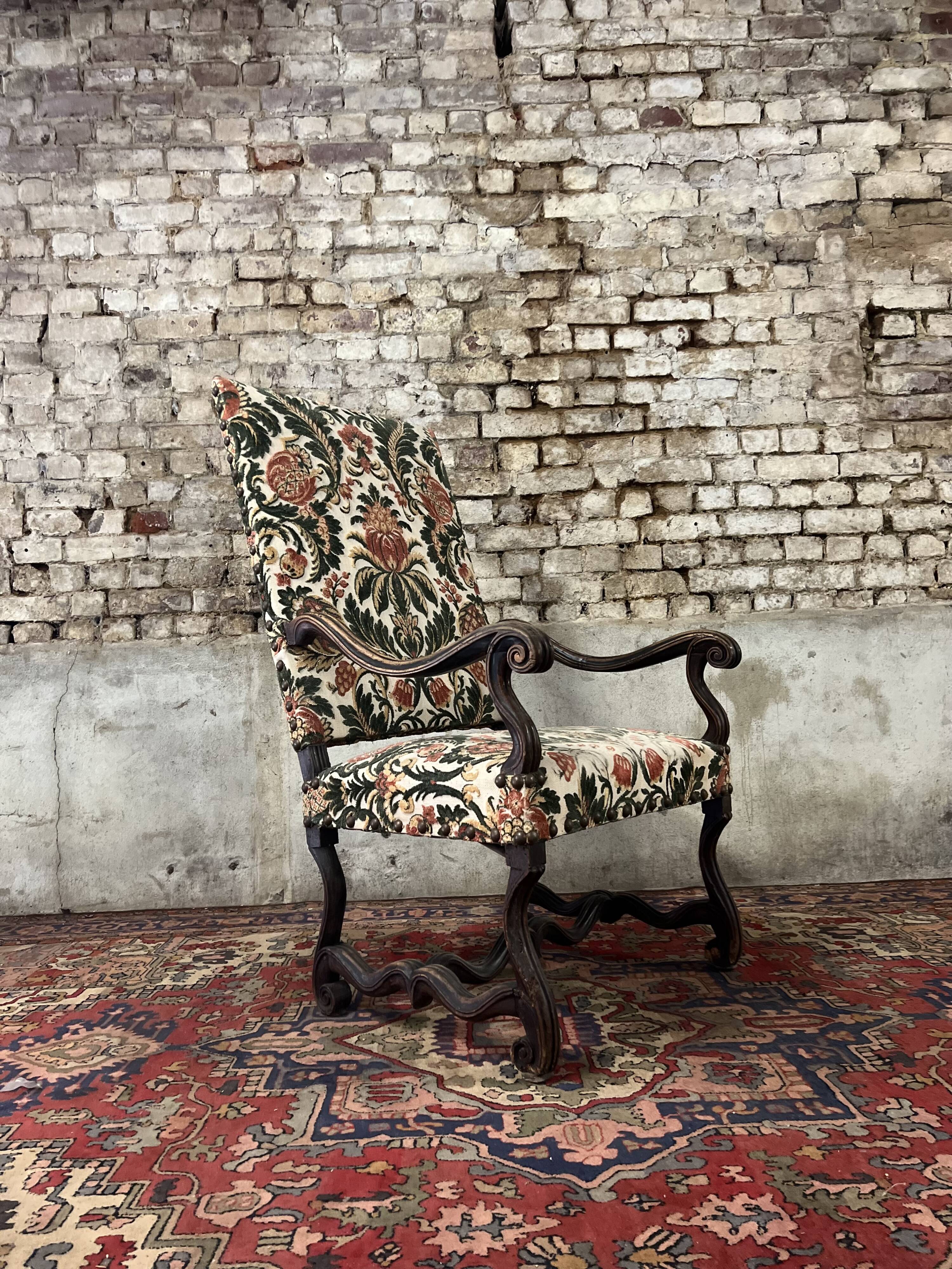 Walnut armchair Louis XIII of the seventeenth century