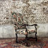 Walnut armchair Louis XIII of the seventeenth century