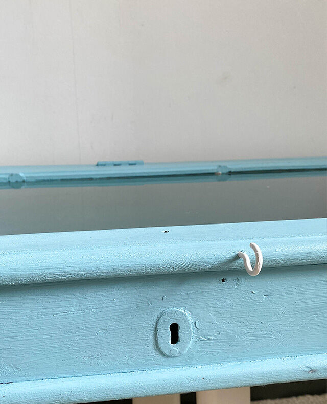 Showcase to be placed jeweler