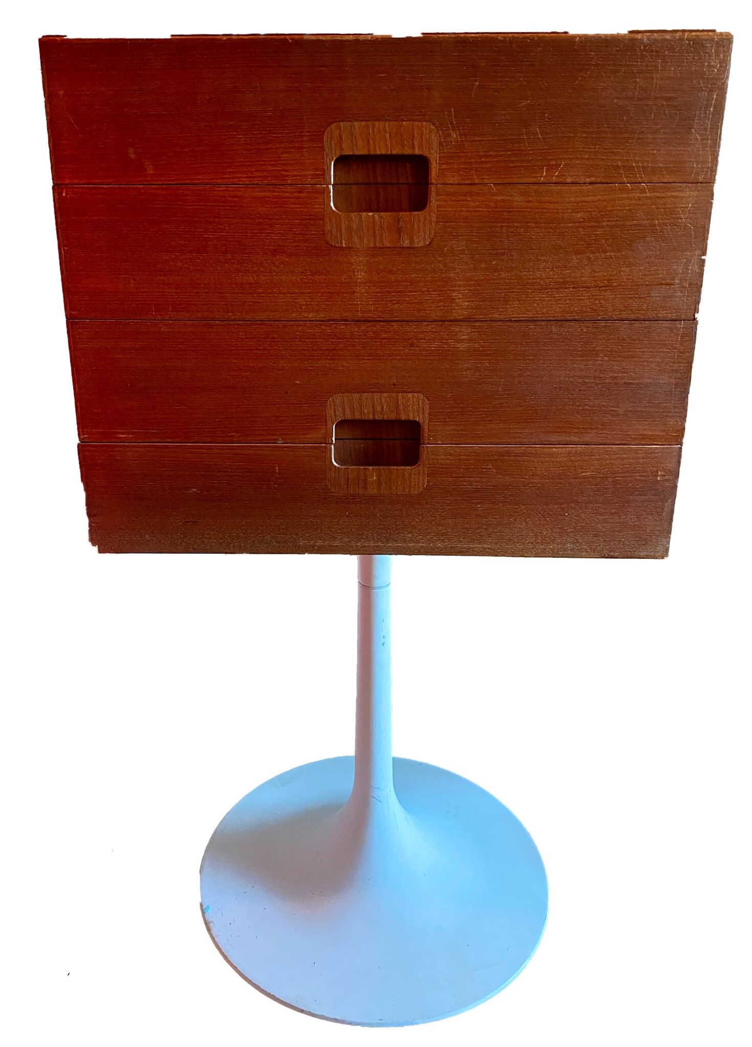 Stroebel vintage tulip foot chest of drawers for Ets Bobois