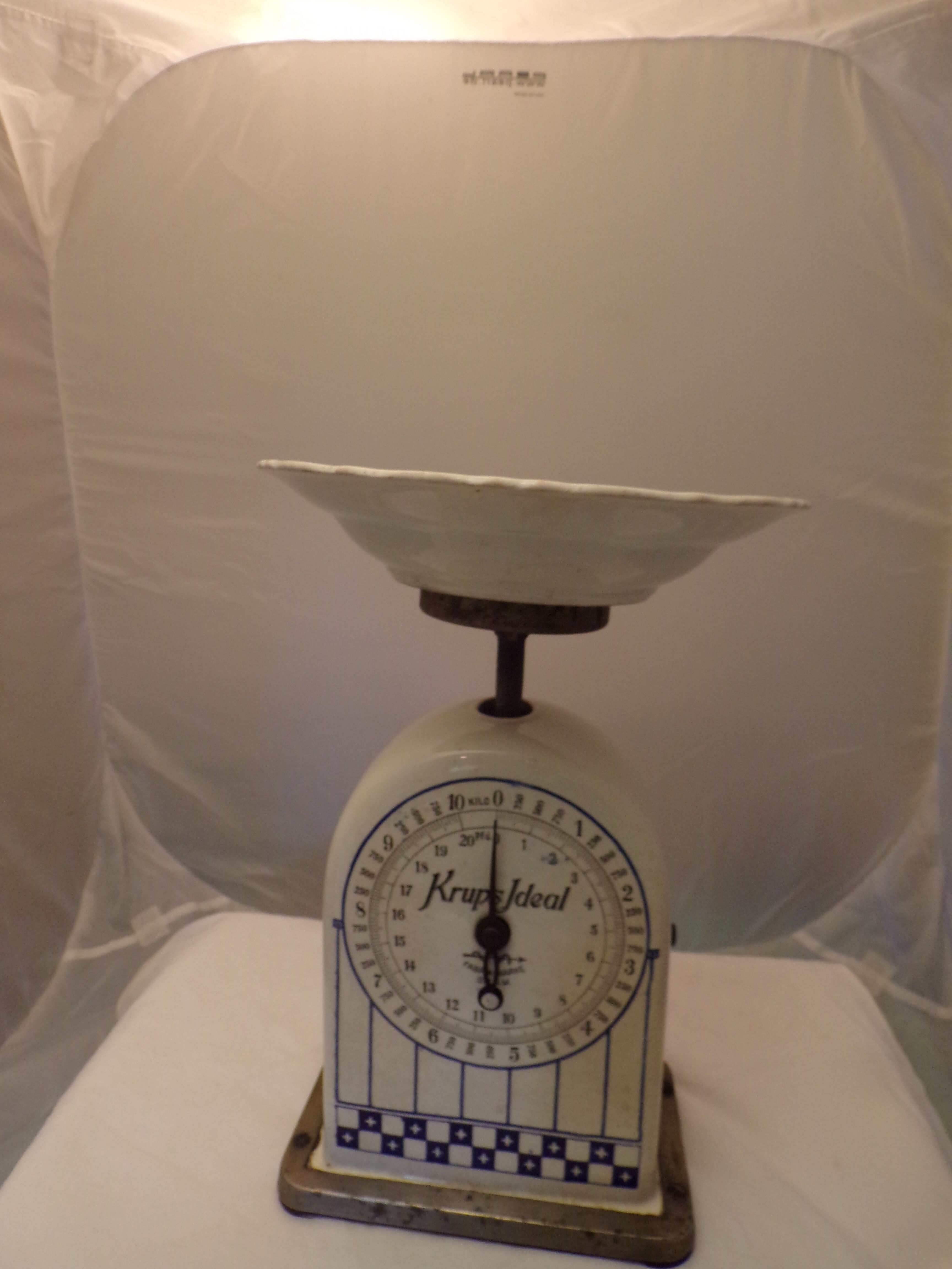 Kitchen scales white and blue porcelain Krups vintage 10 kg