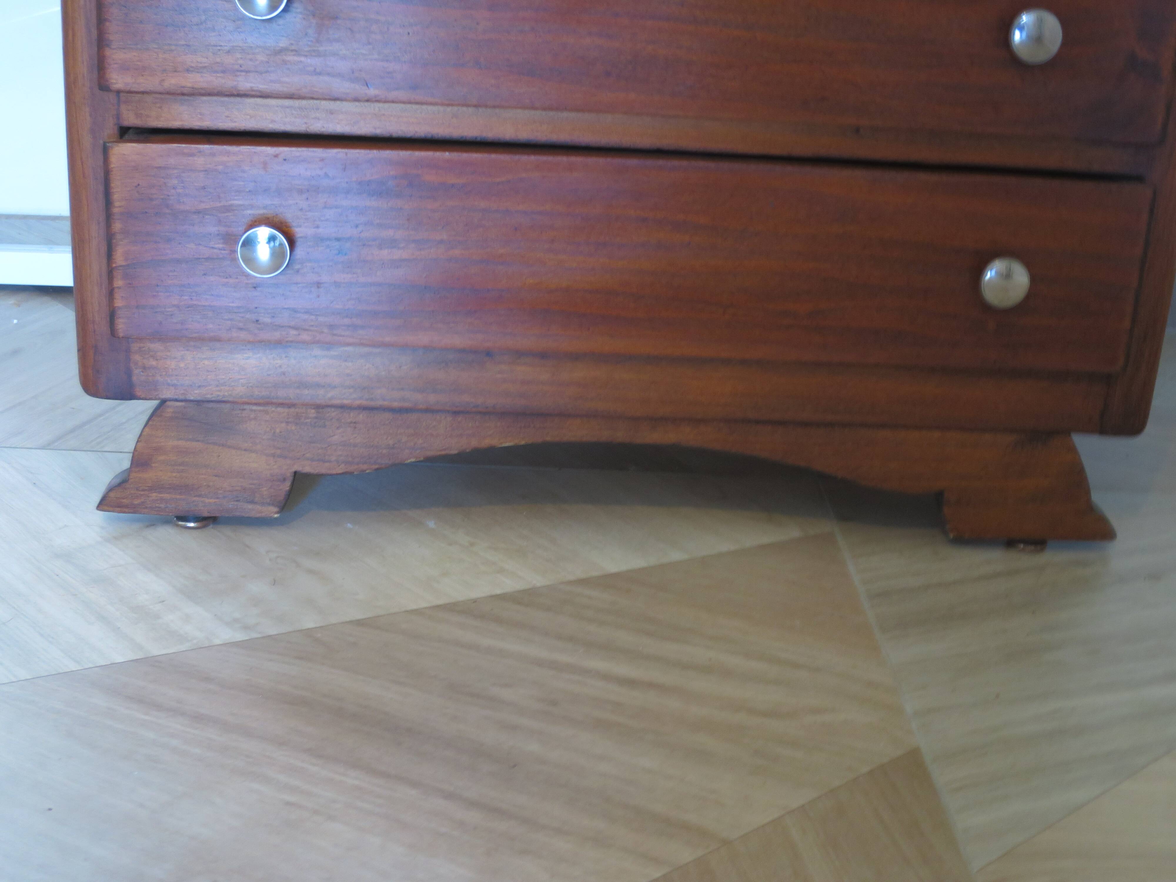 Rare - belle commode art déco 4 tiroirs - années 60 - Patine noyer - Pieds moustache