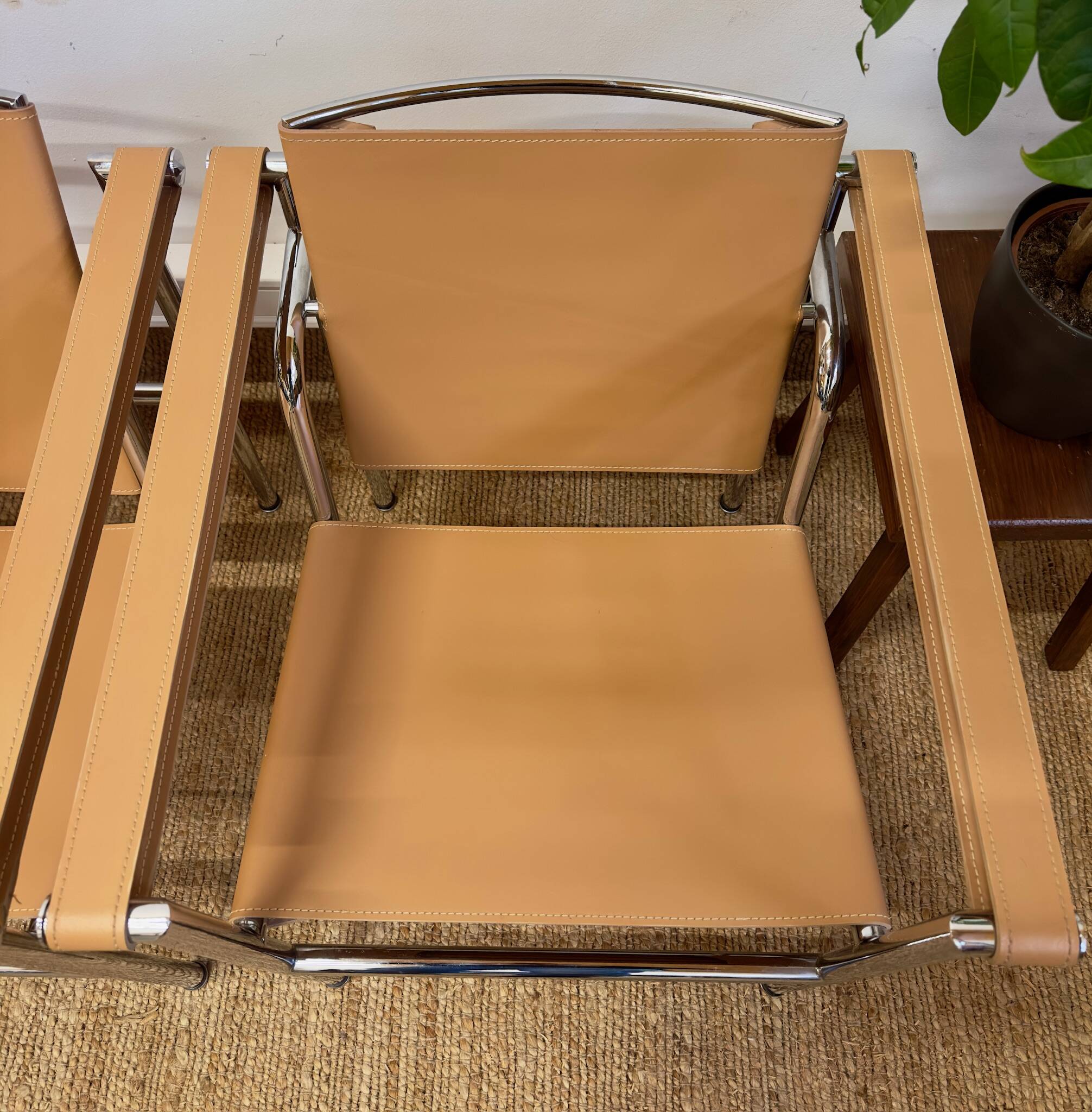 Paire de fauteuils de style Le Corbusier LC1