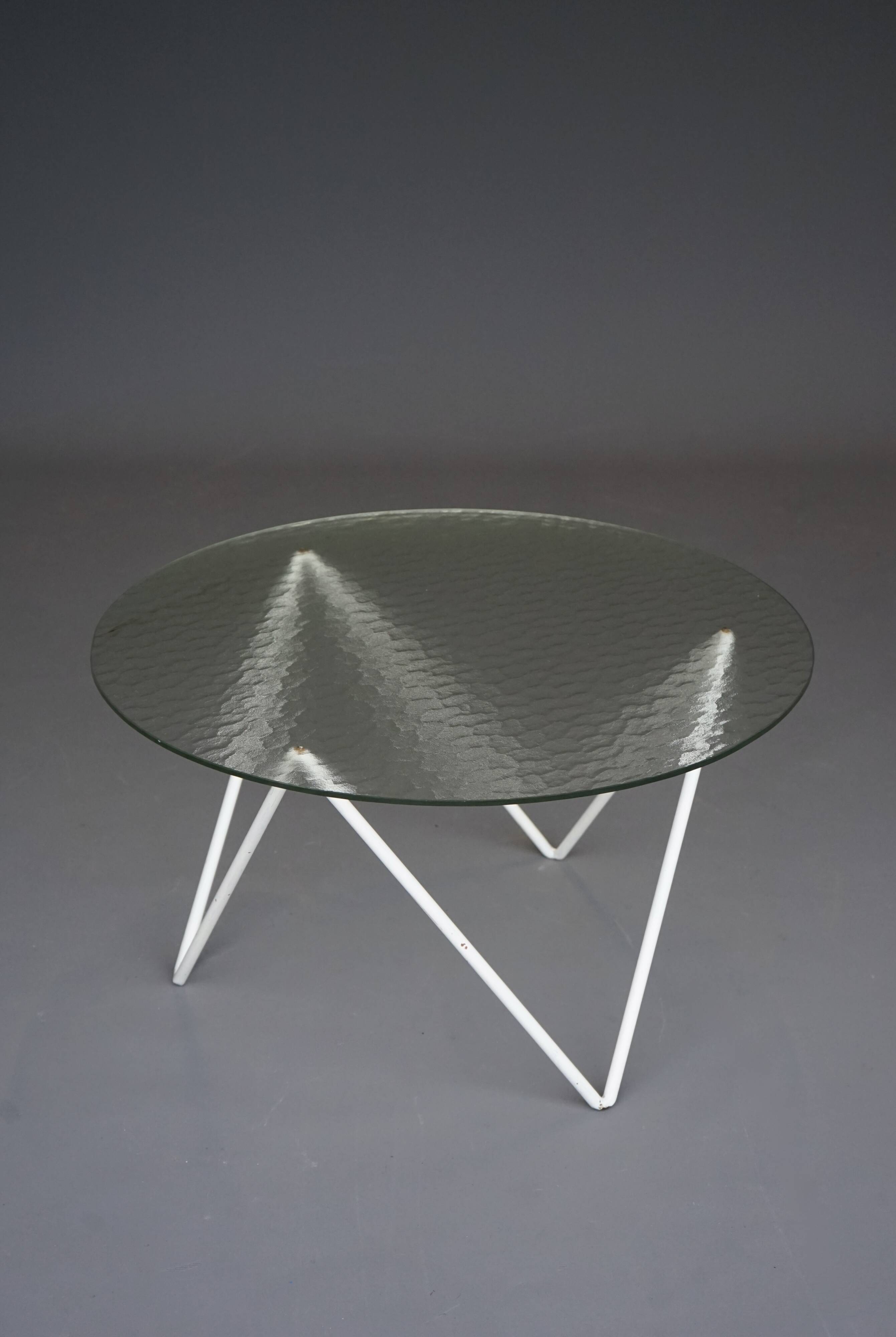 Table basse ronde minimaliste hollandaise. Années 1950