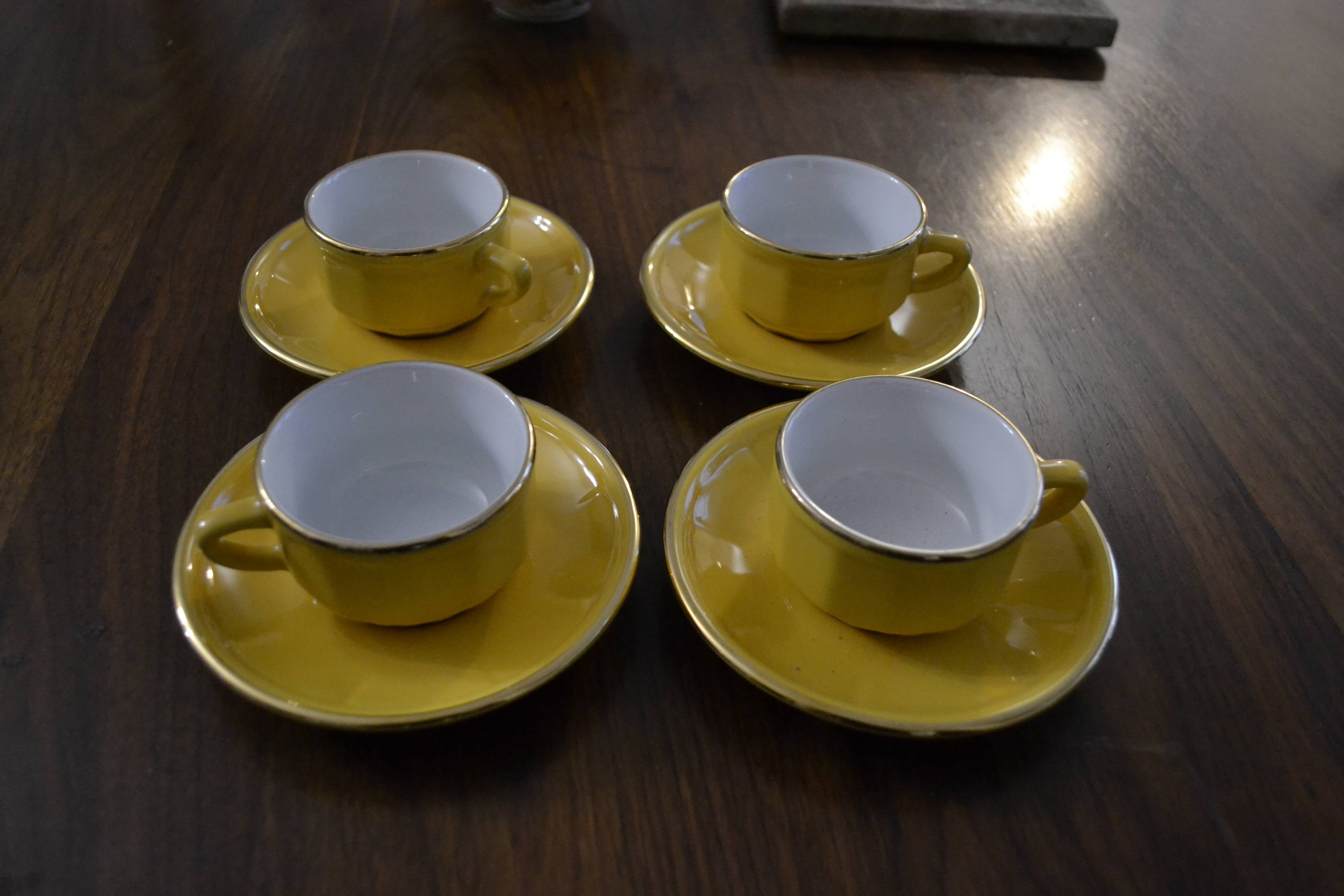 Apilco yellow cups