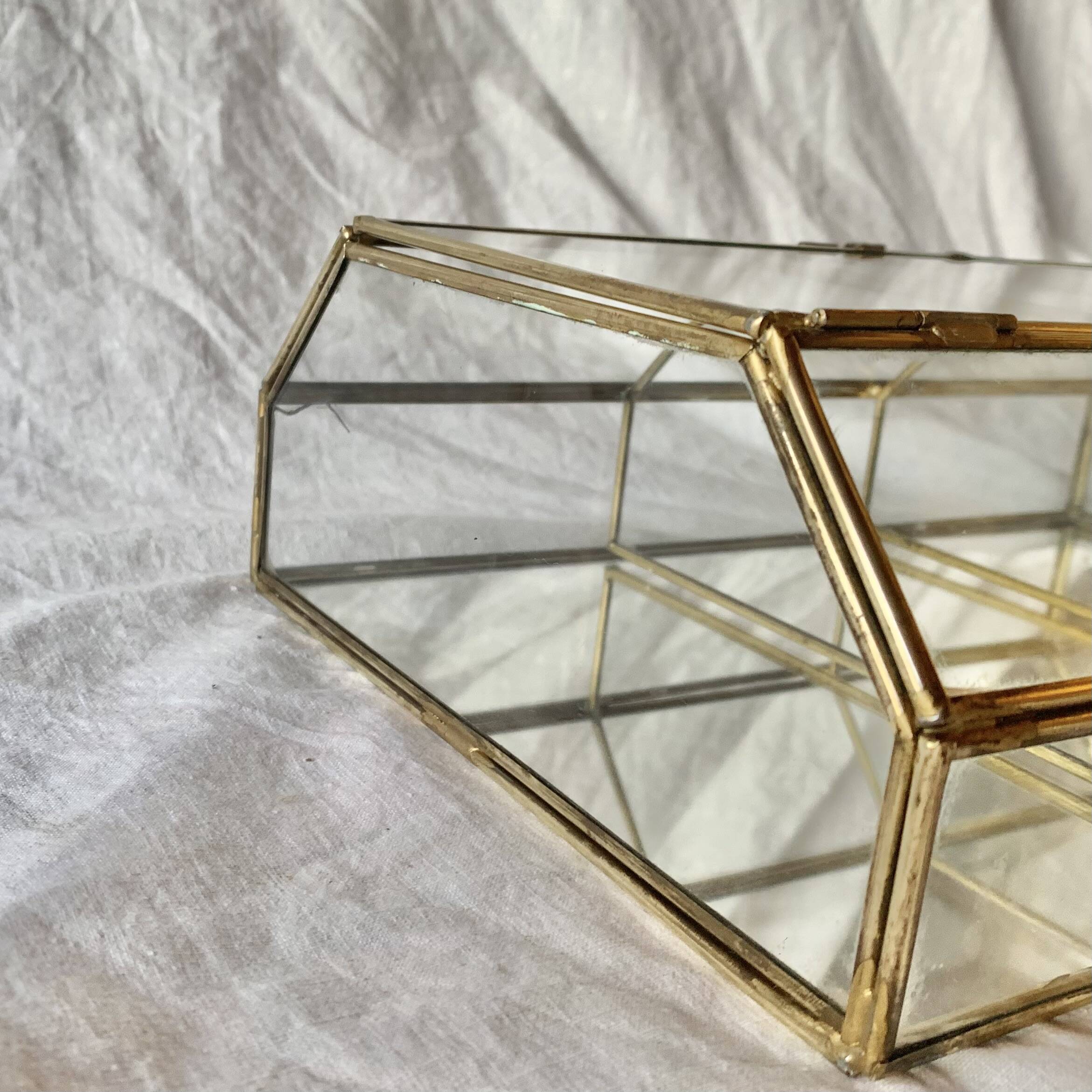 Small vintage display case in clear glass, mirrored glass and brass