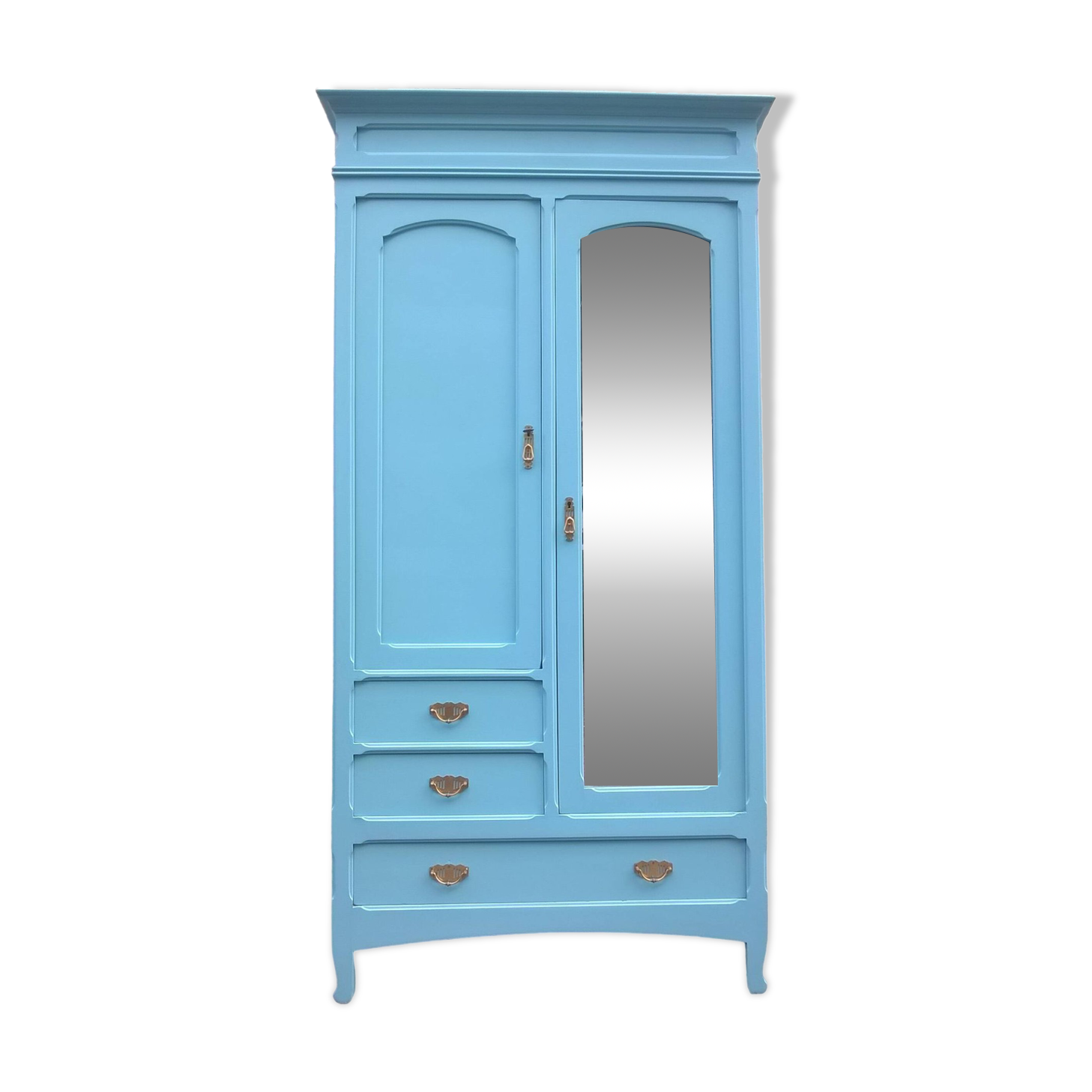 Parisian hotel wardrobe from the 1930s