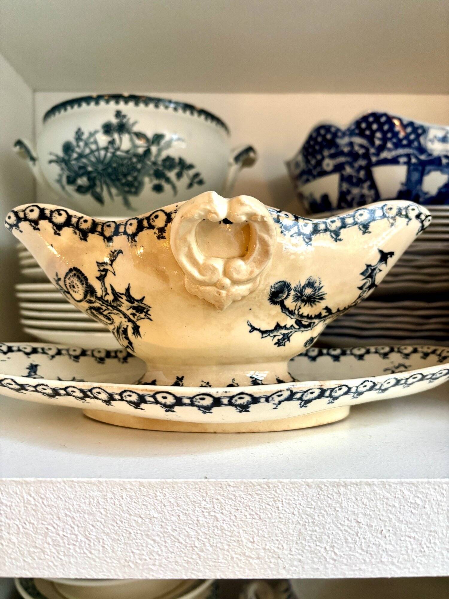 Gien ironware sauceboat, "Chardons" service