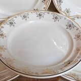 Huit assiettes à dessert Villeroy & Boch décor or