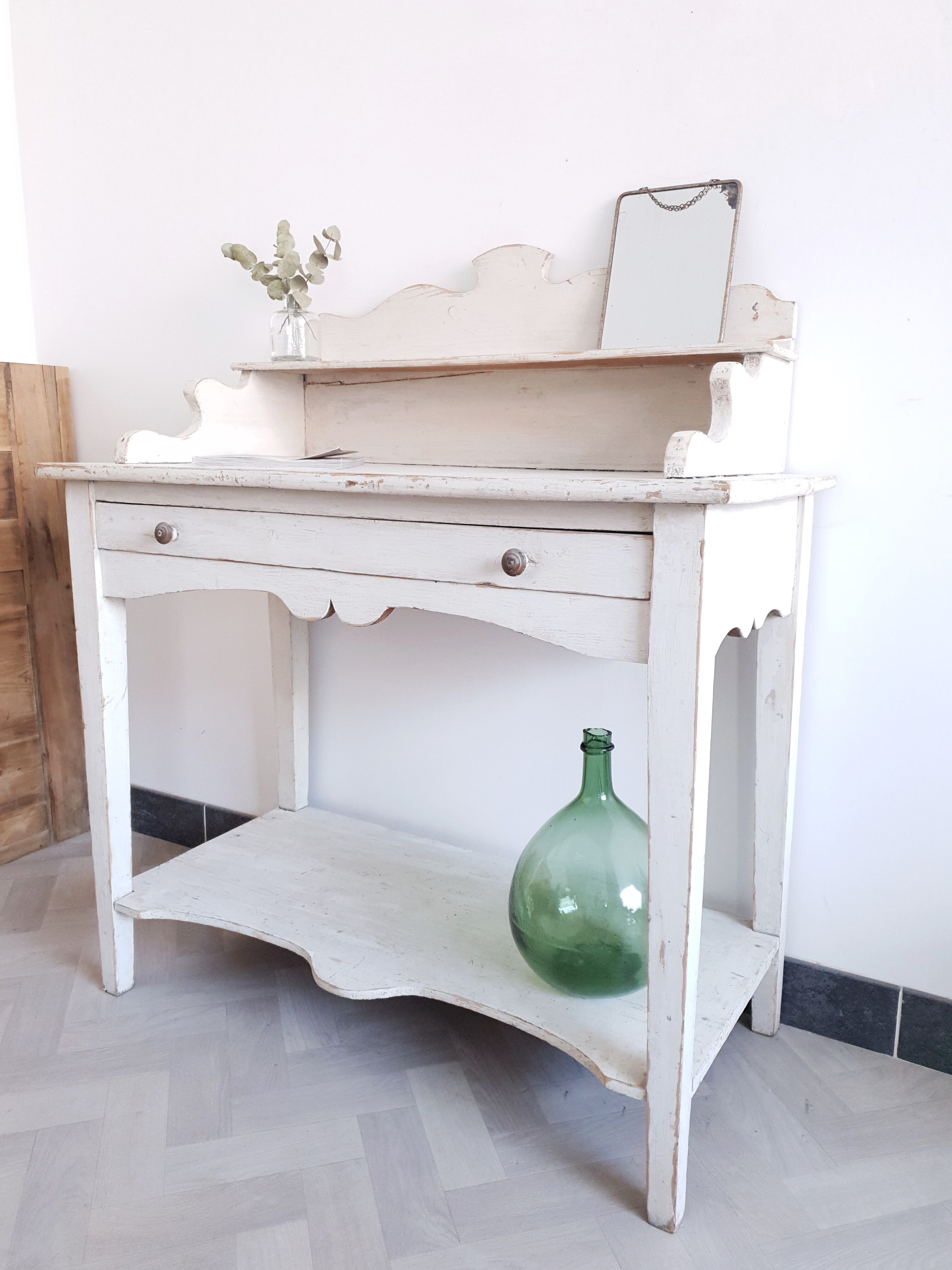 White patinated furniture
